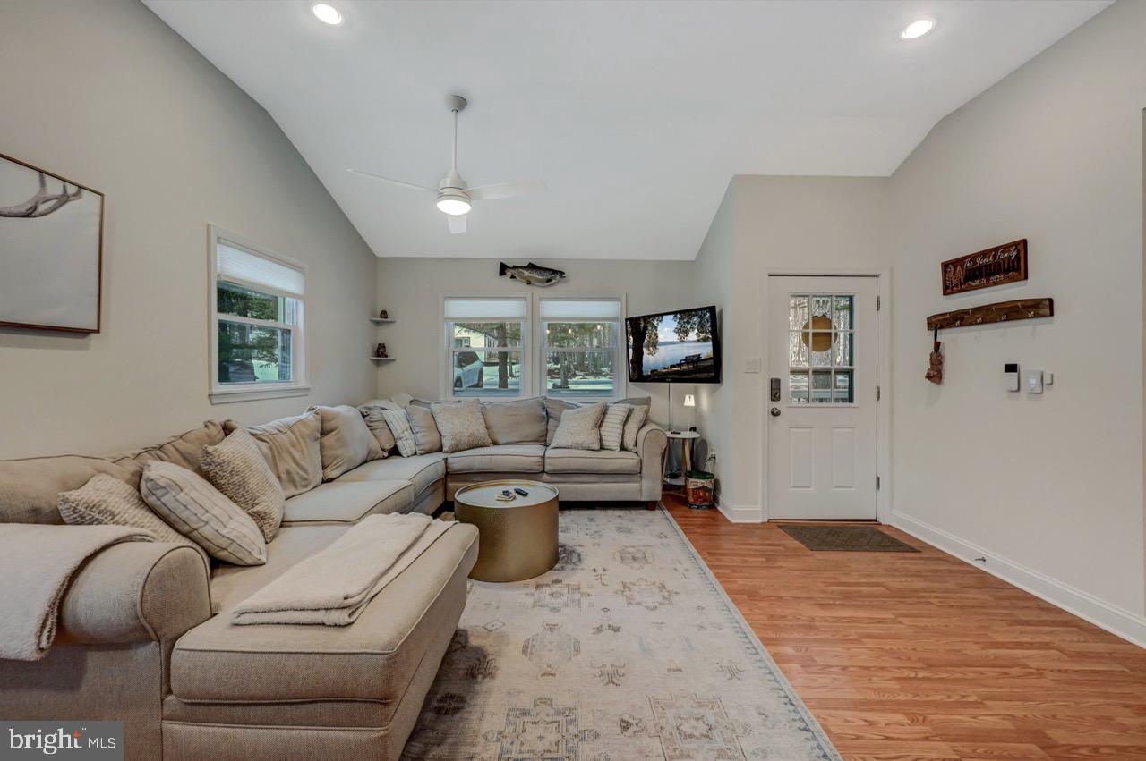 AROOWHEAD LAKE - Residential Lease