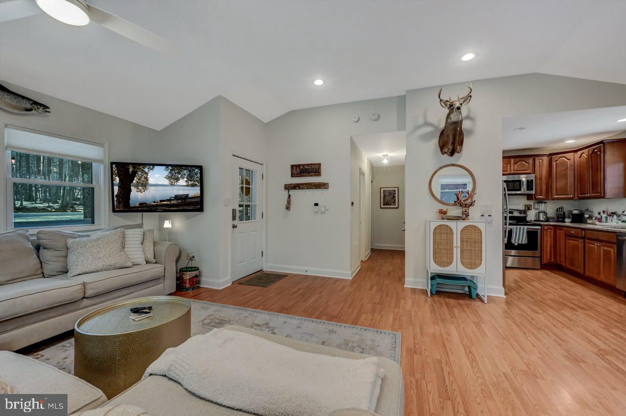 AROOWHEAD LAKE - Residential Lease