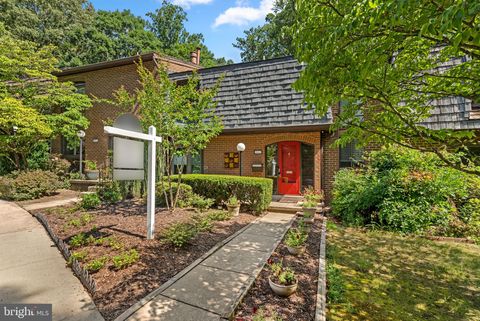 Photo of 10857 Deborah Drive, POTOMAC, MD 20854 (MLS # MDMC2190456)