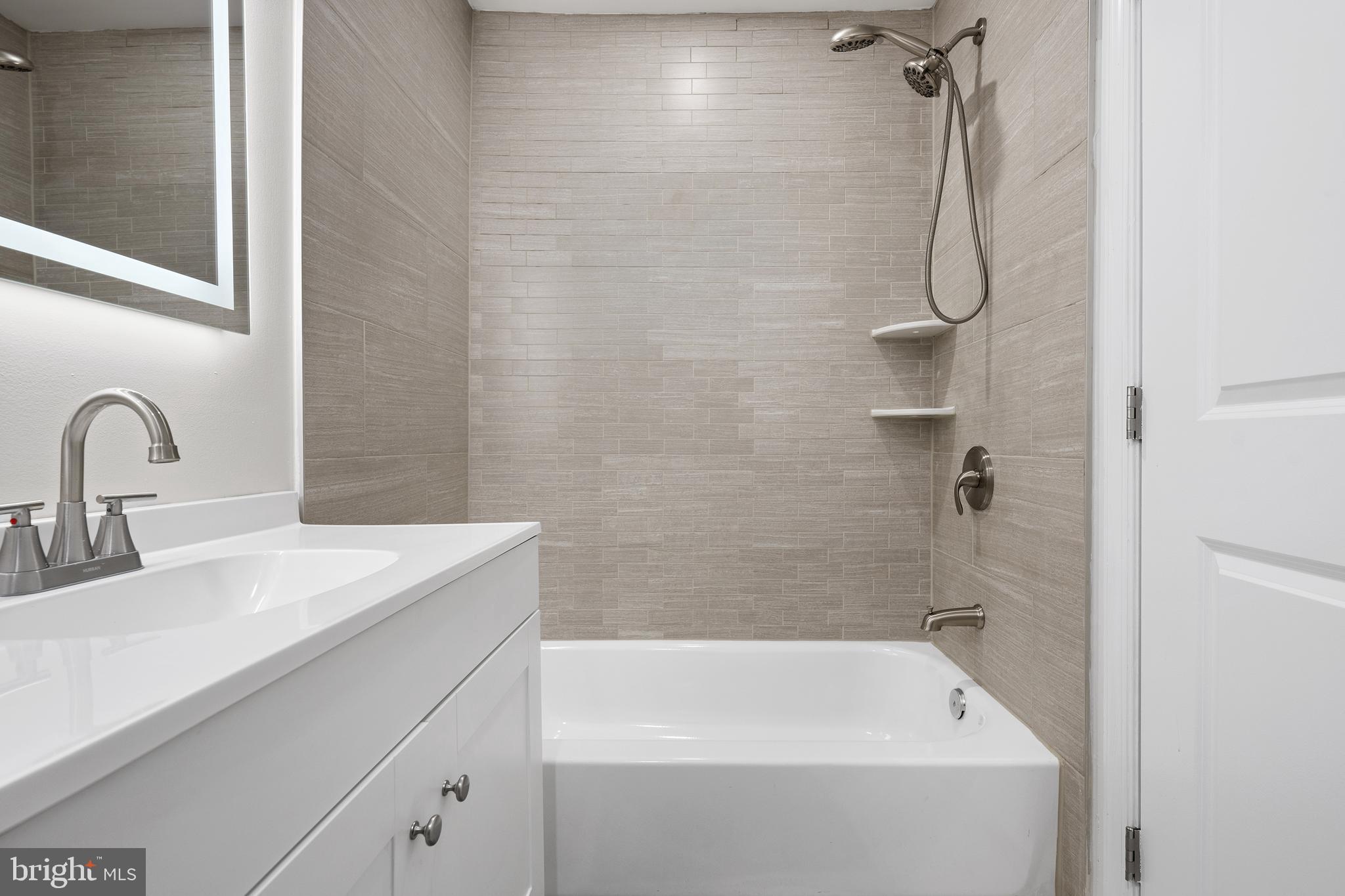 LOCUST POINT - Residential