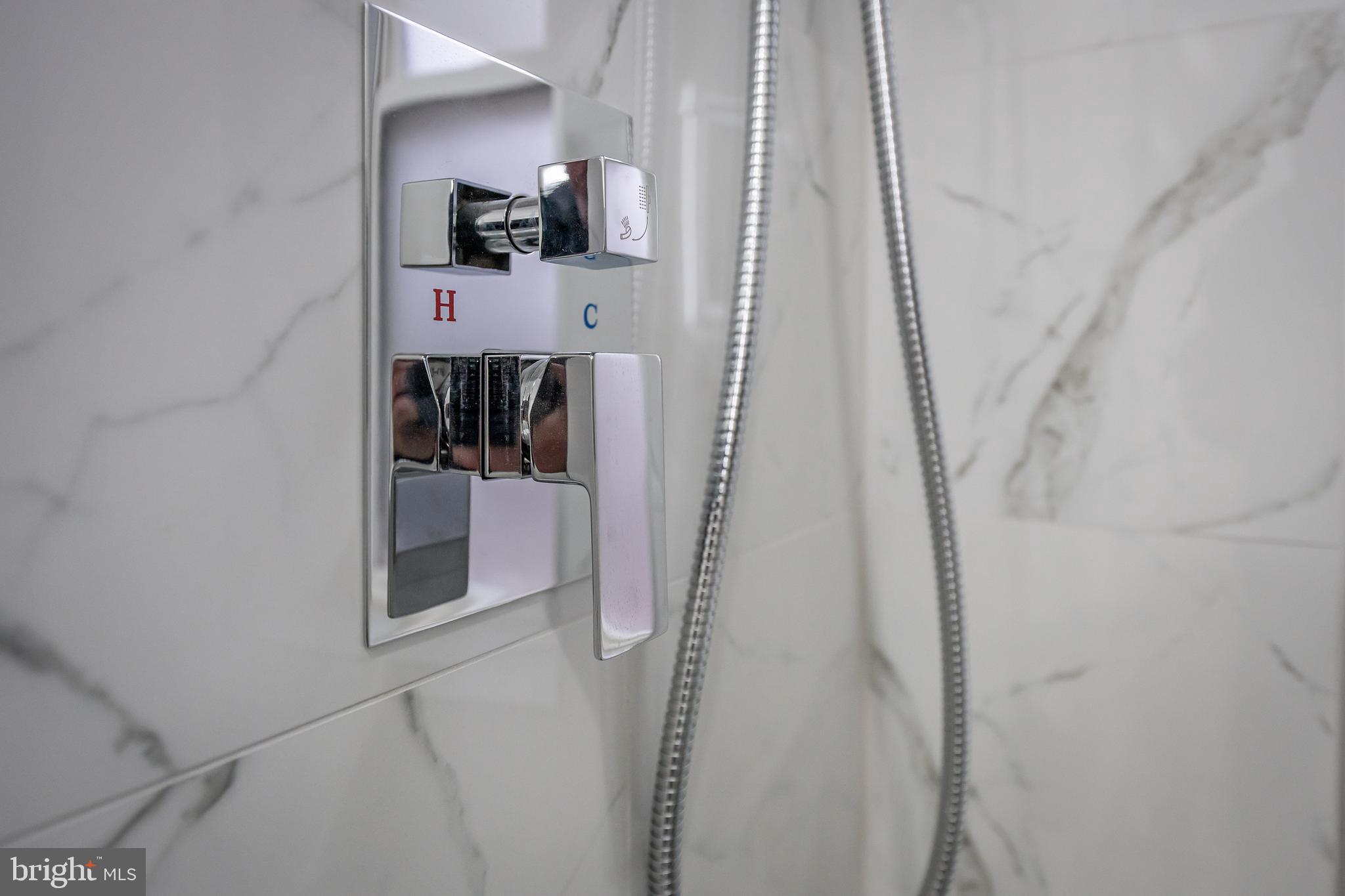 LOCUST POINT - Residential