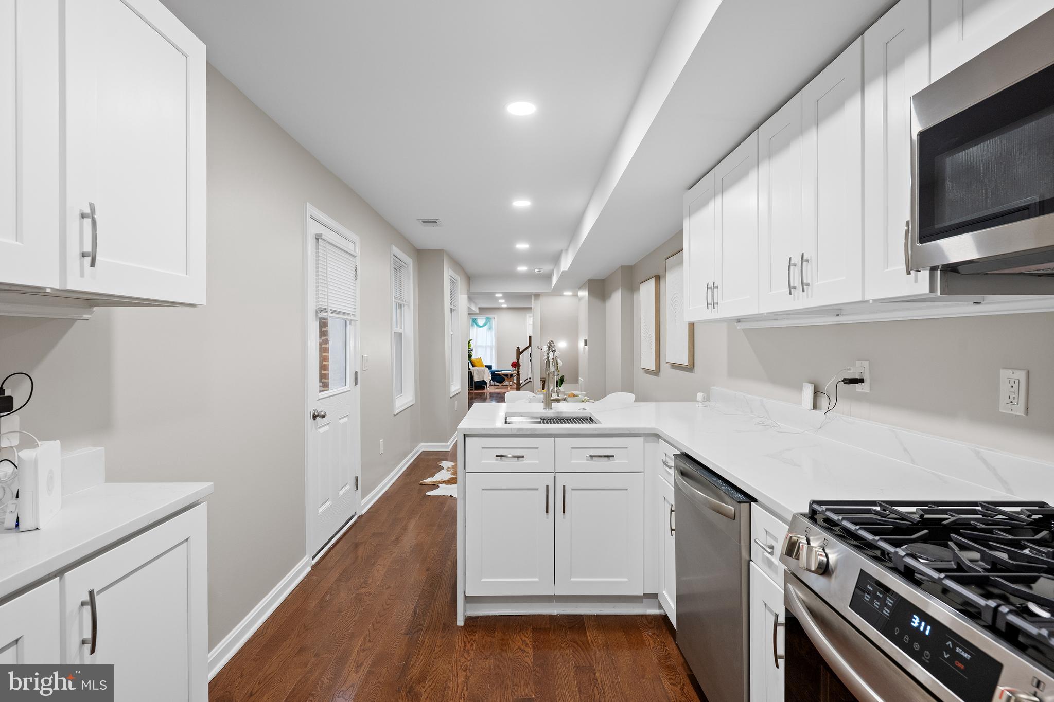 LOCUST POINT - Residential