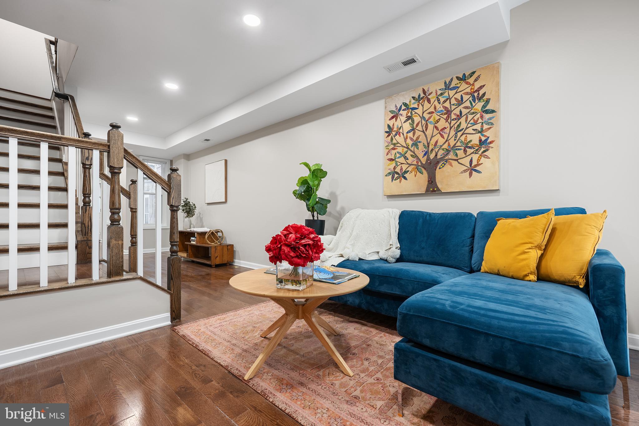 LOCUST POINT - Residential