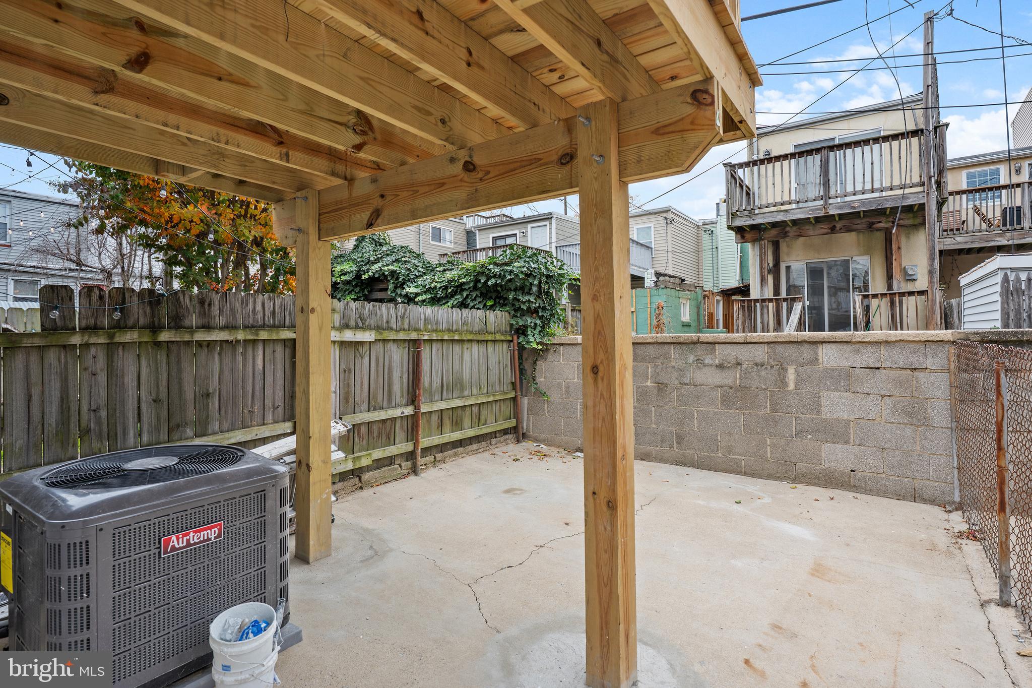 LOCUST POINT - Residential