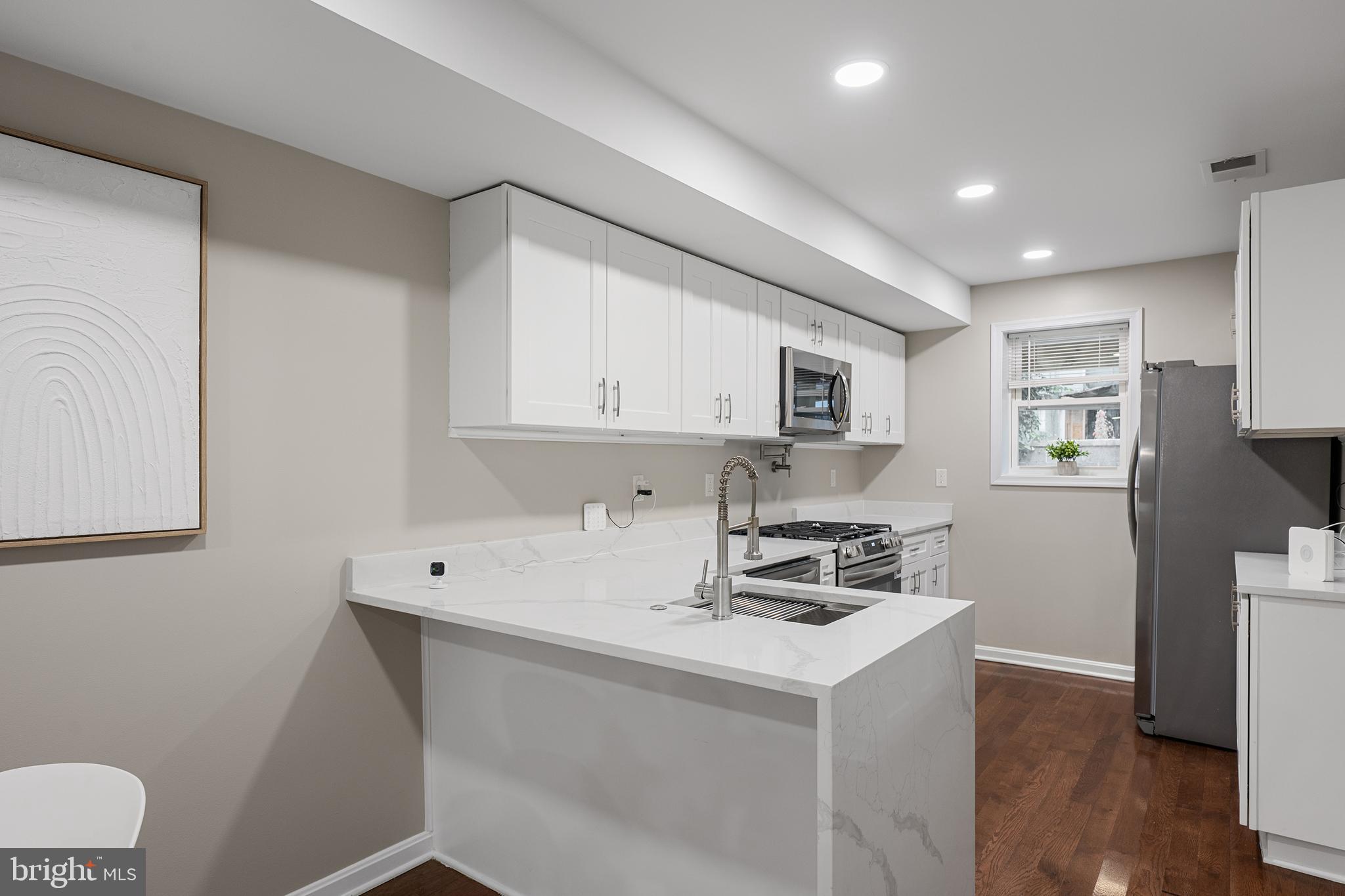 LOCUST POINT - Residential