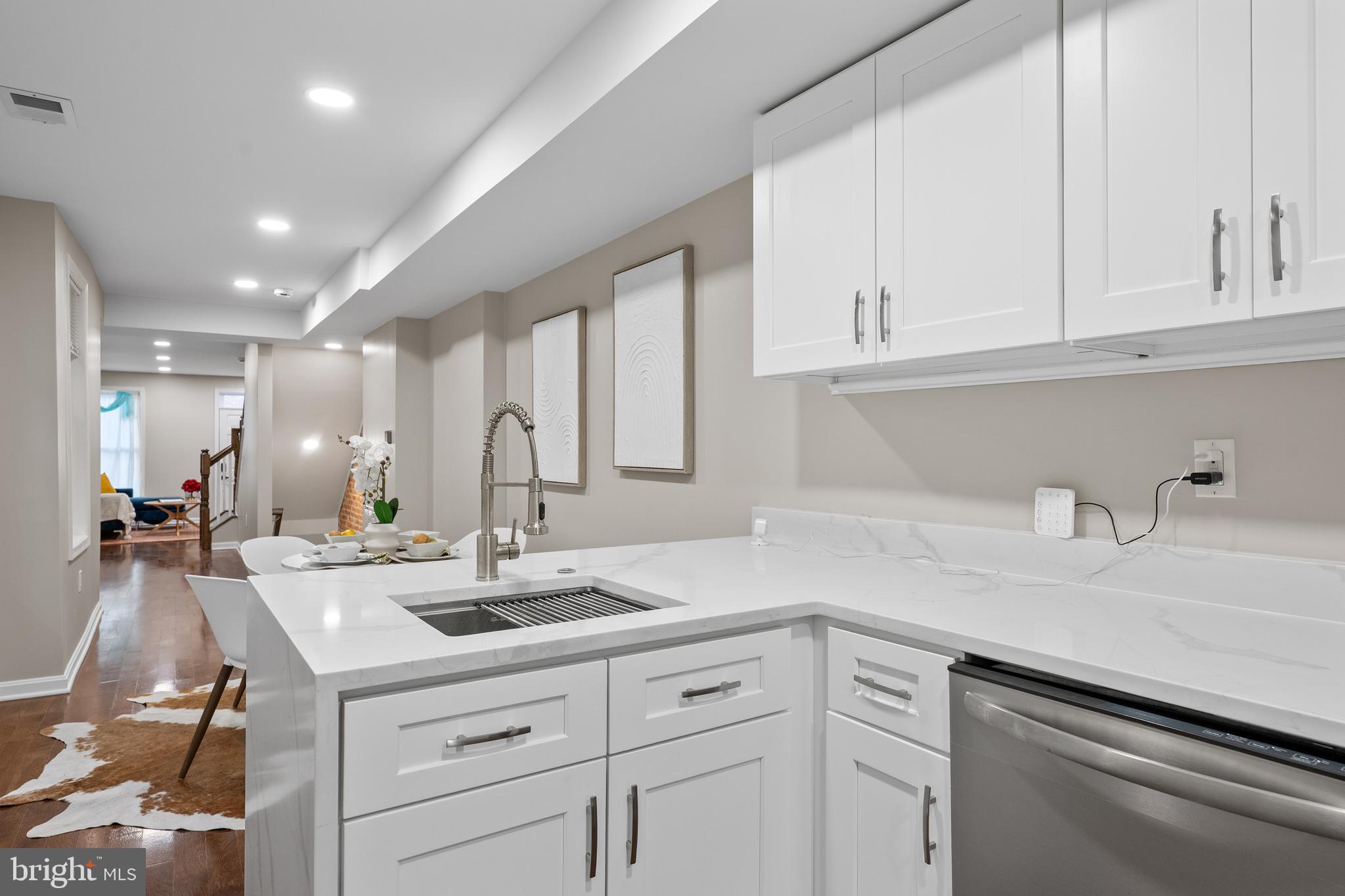 LOCUST POINT - Residential