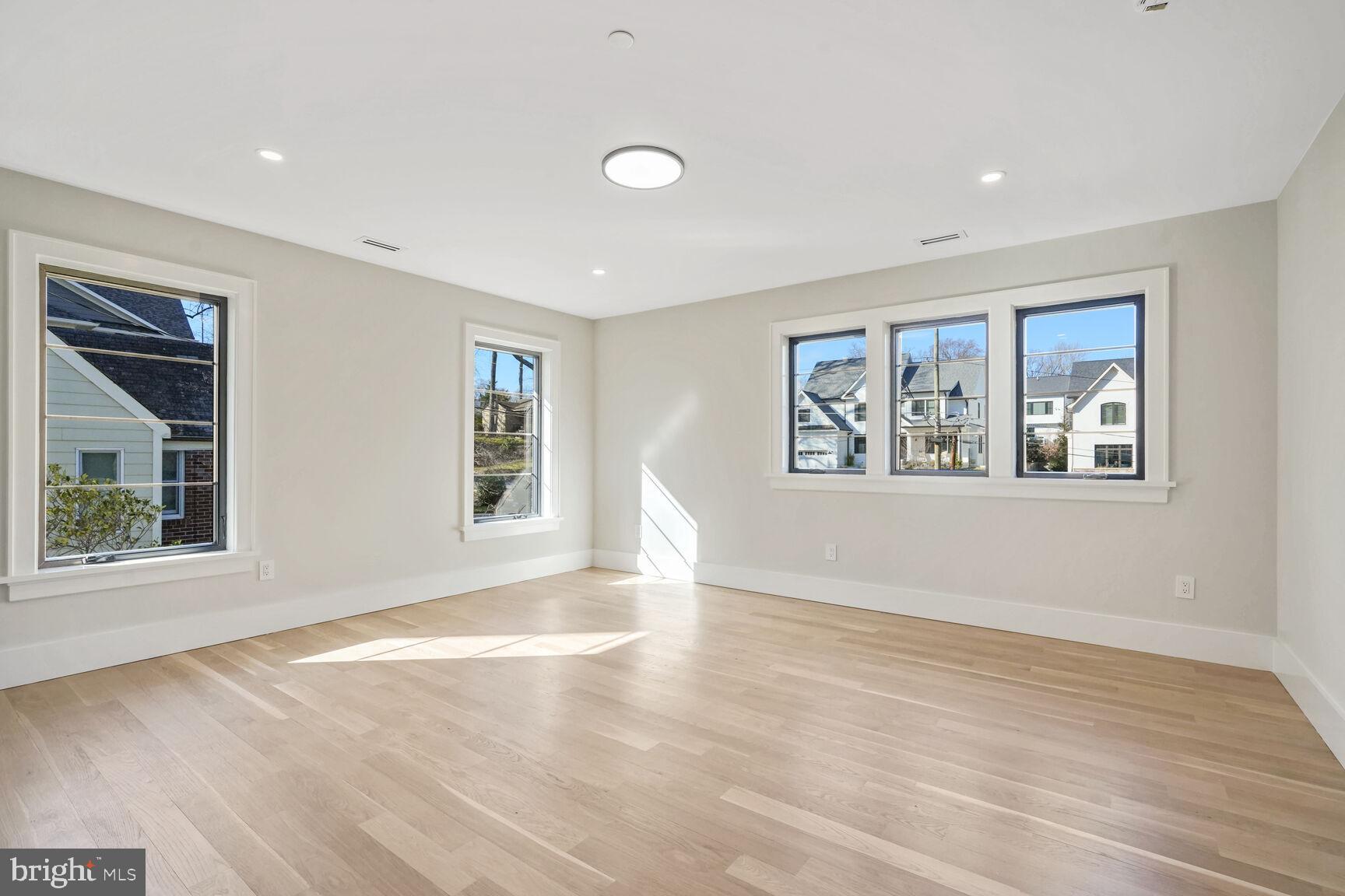 COUNTRY CLUB VILLAGE - Residential