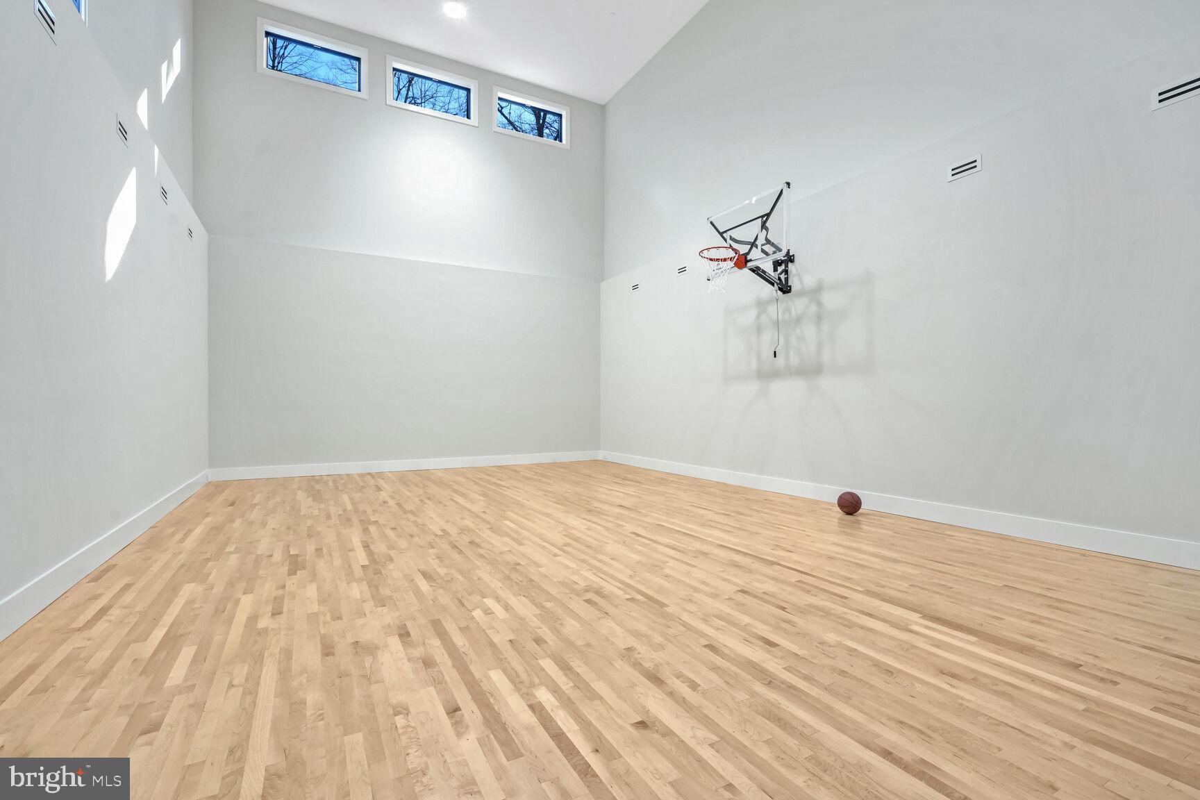 COUNTRY CLUB VILLAGE - Residential