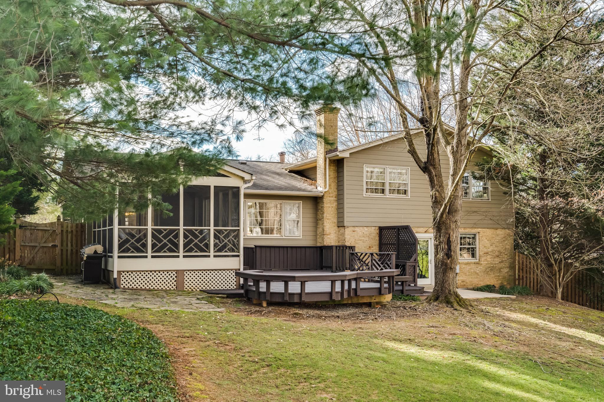 SHOUSE VILLAGE - Residential