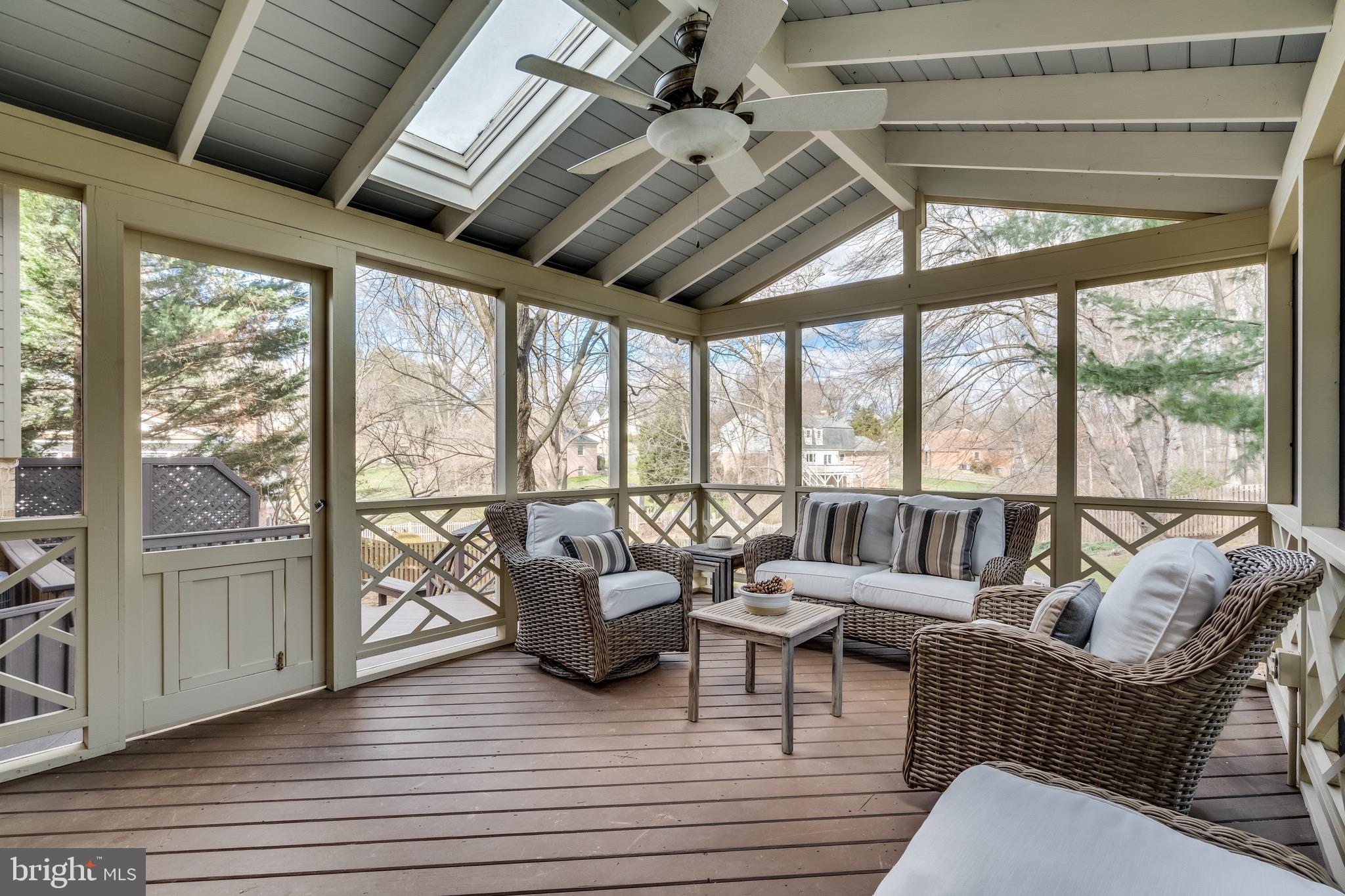 SHOUSE VILLAGE - Residential