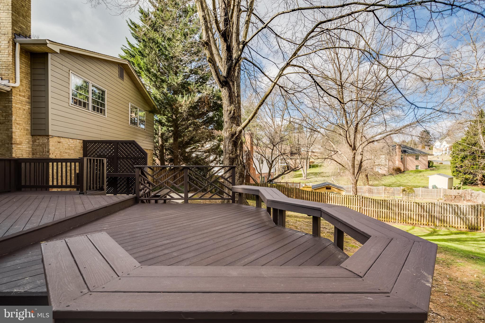 SHOUSE VILLAGE - Residential