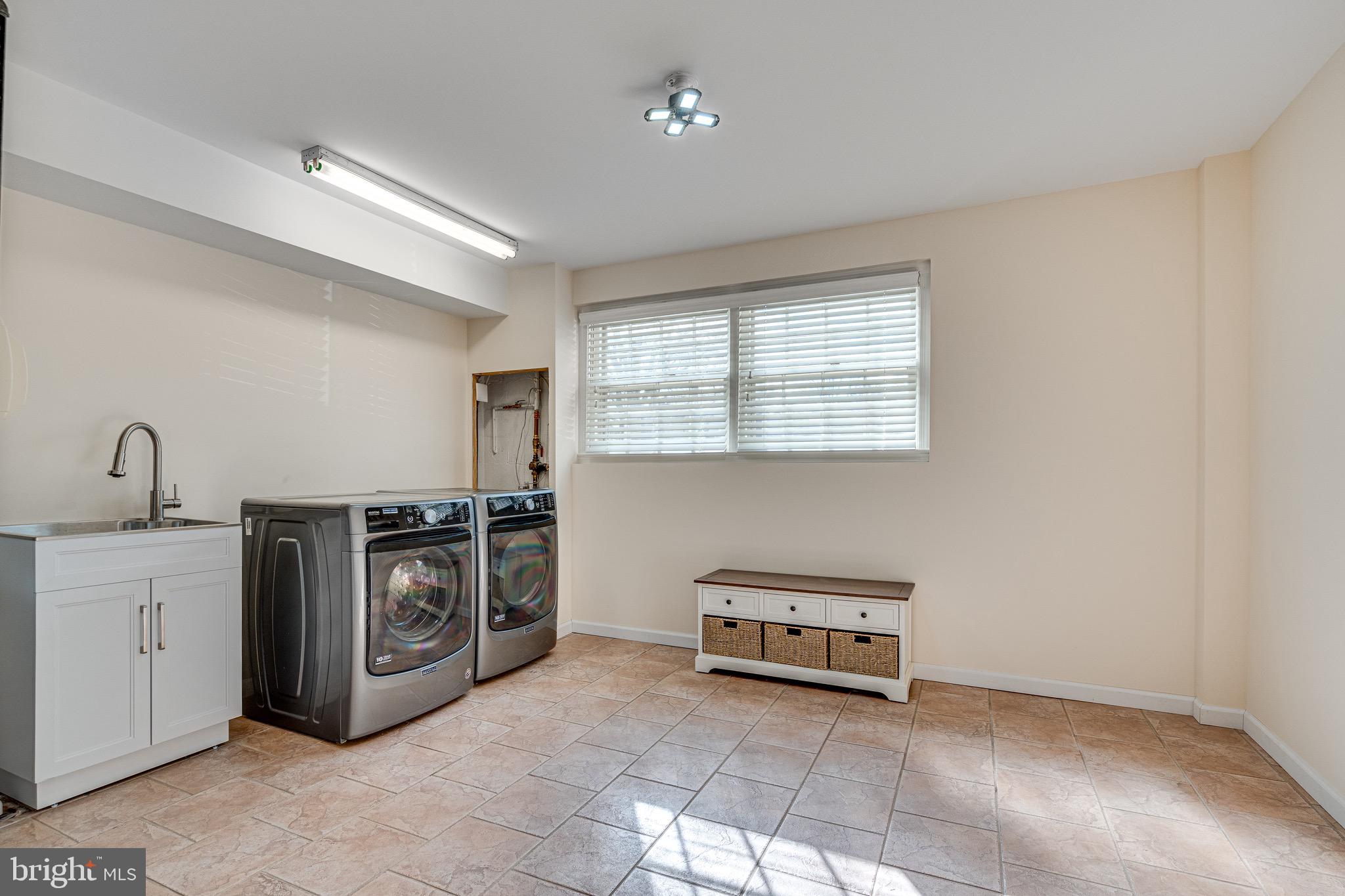 SHOUSE VILLAGE - Residential