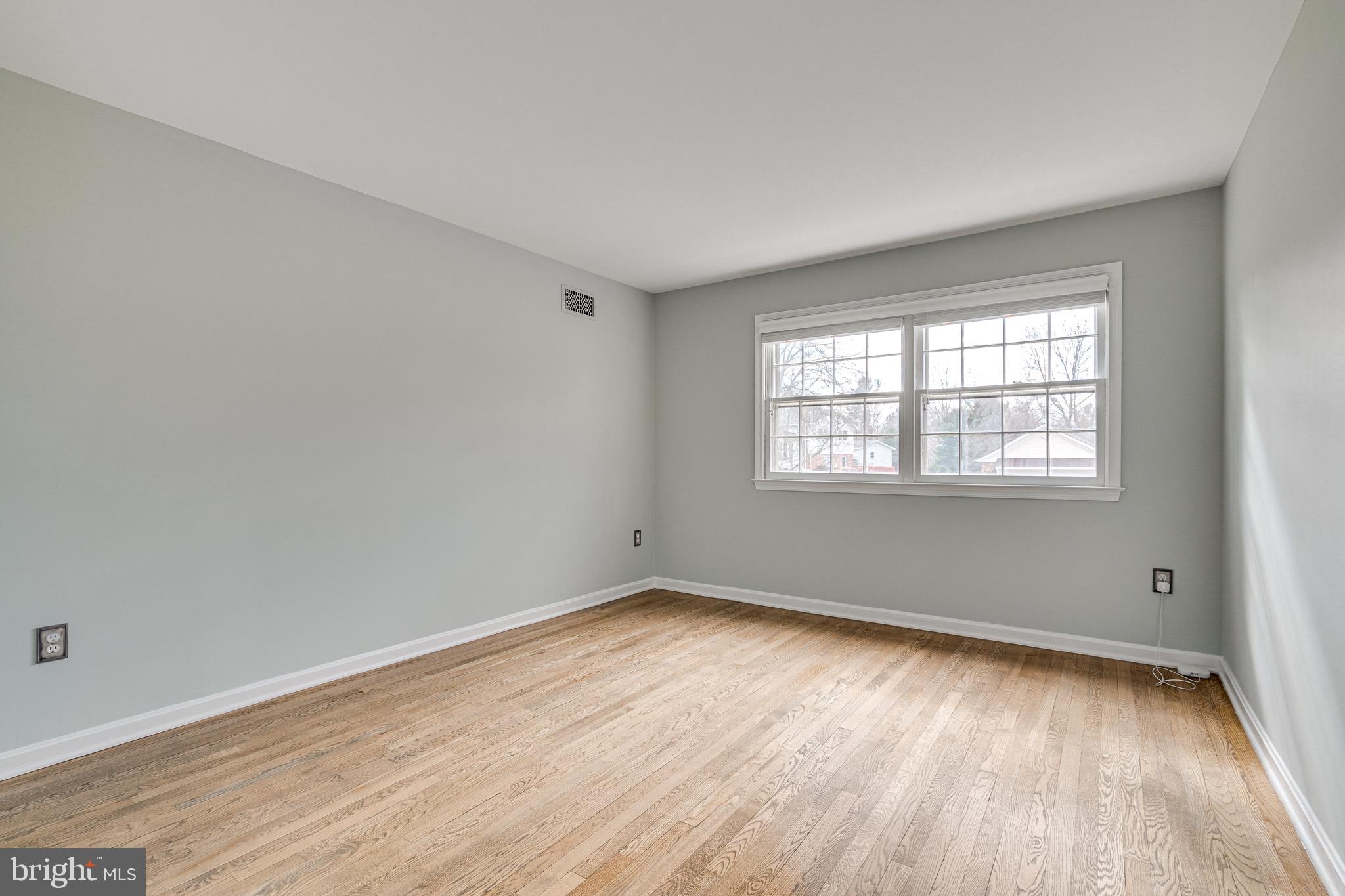 SHOUSE VILLAGE - Residential