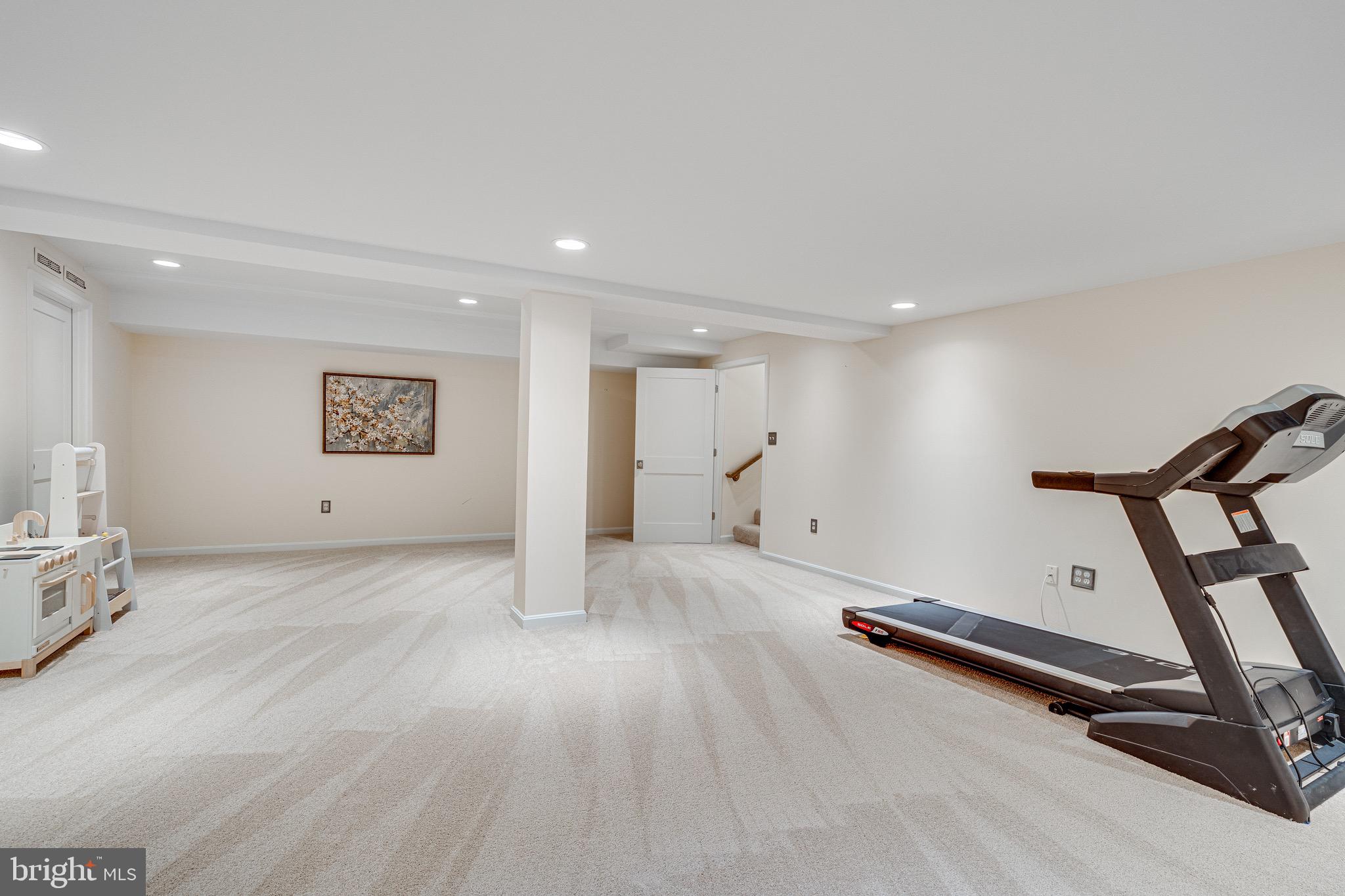 SHOUSE VILLAGE - Residential