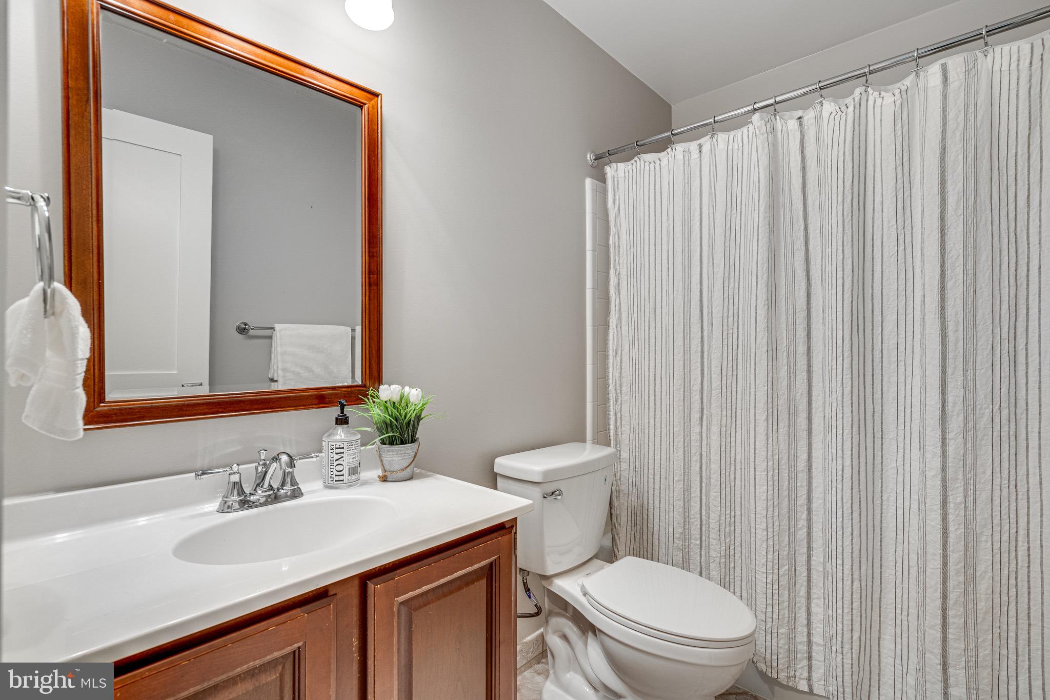 SHOUSE VILLAGE - Residential