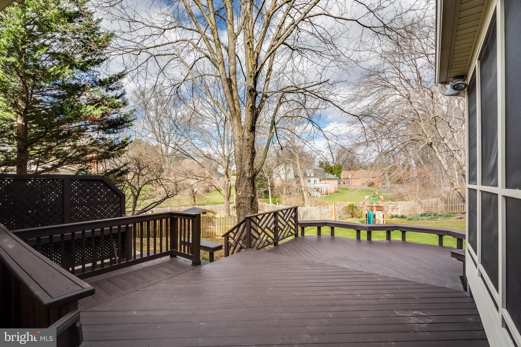 SHOUSE VILLAGE - Residential