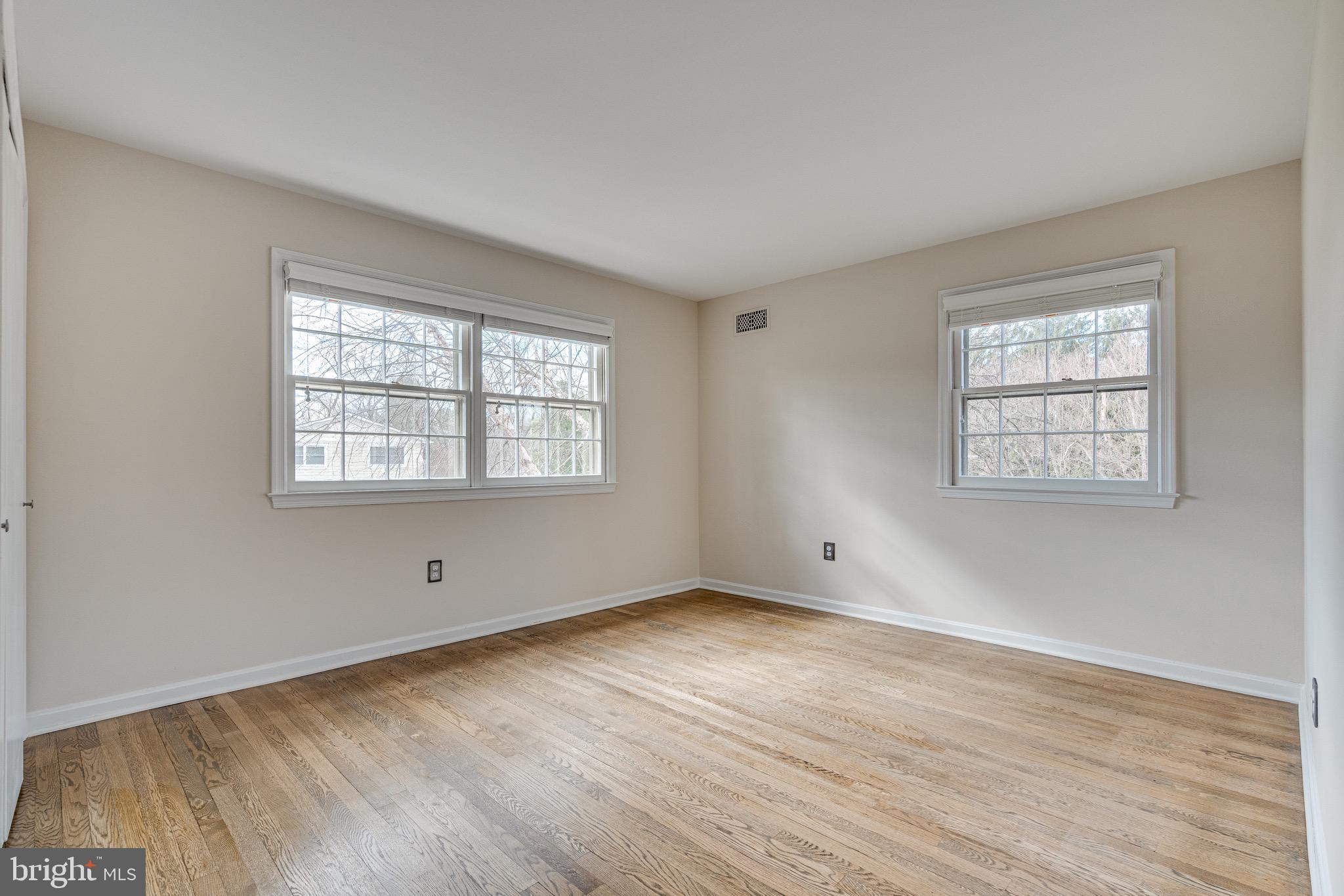 SHOUSE VILLAGE - Residential