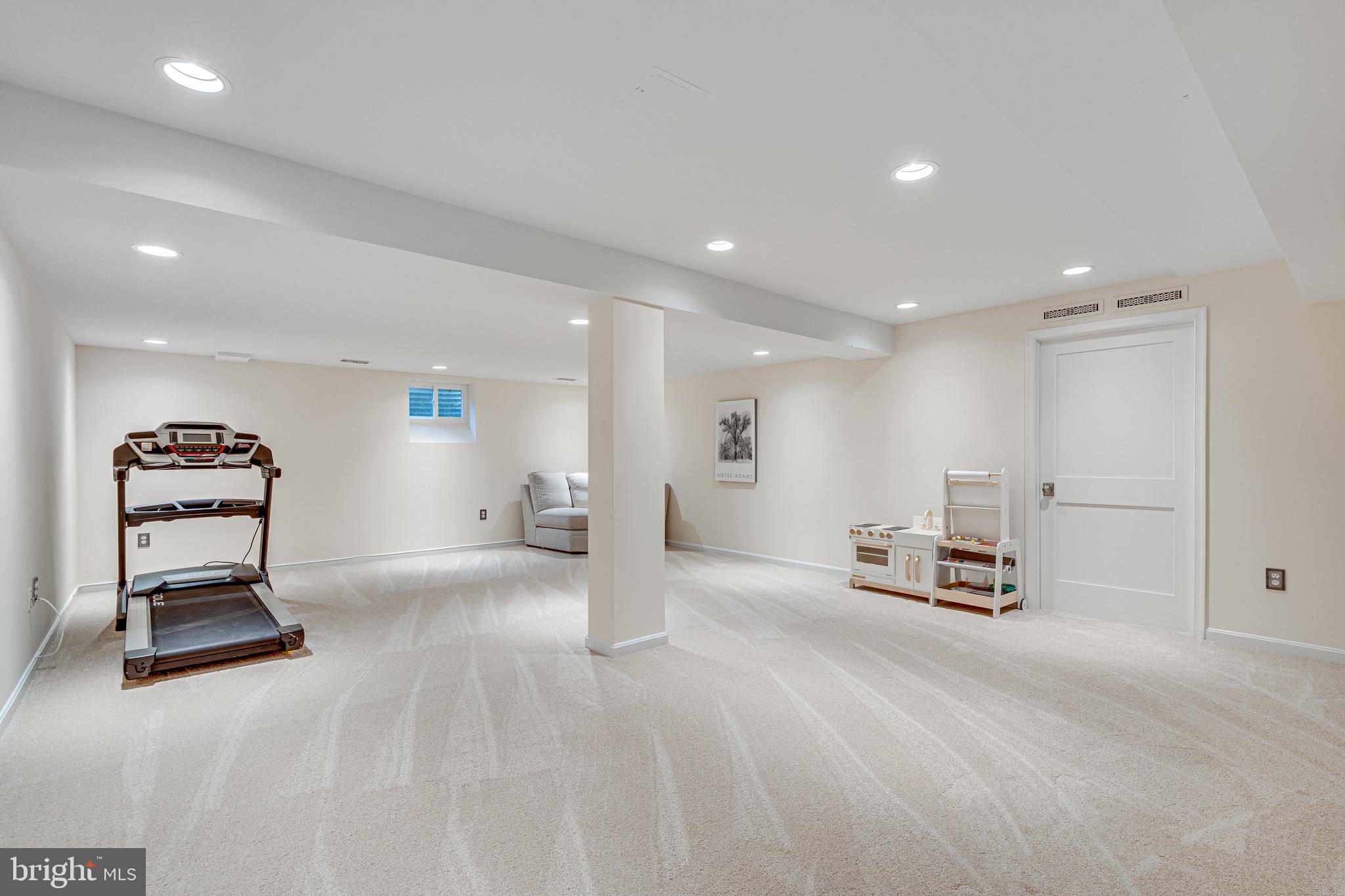 SHOUSE VILLAGE - Residential