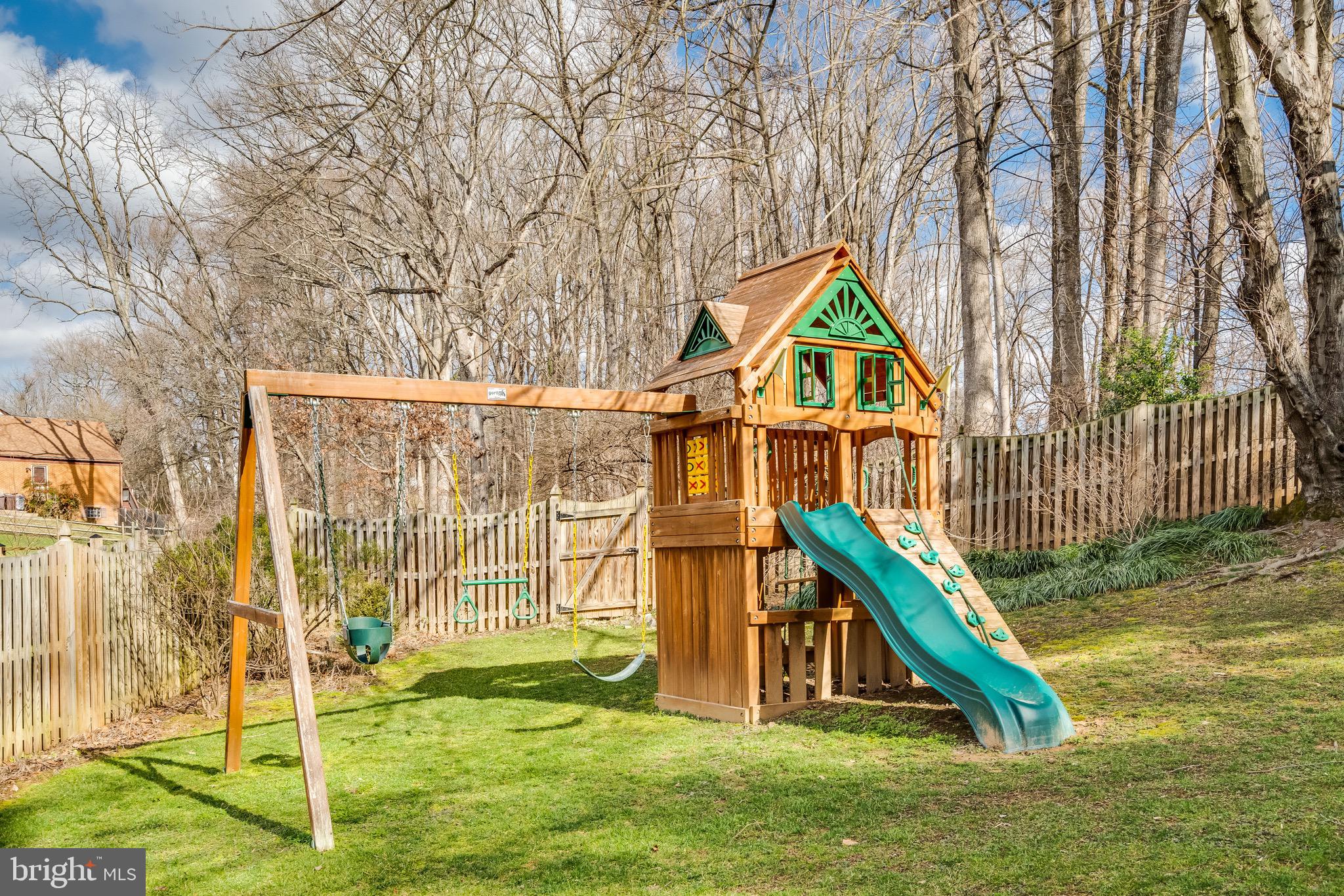 SHOUSE VILLAGE - Residential