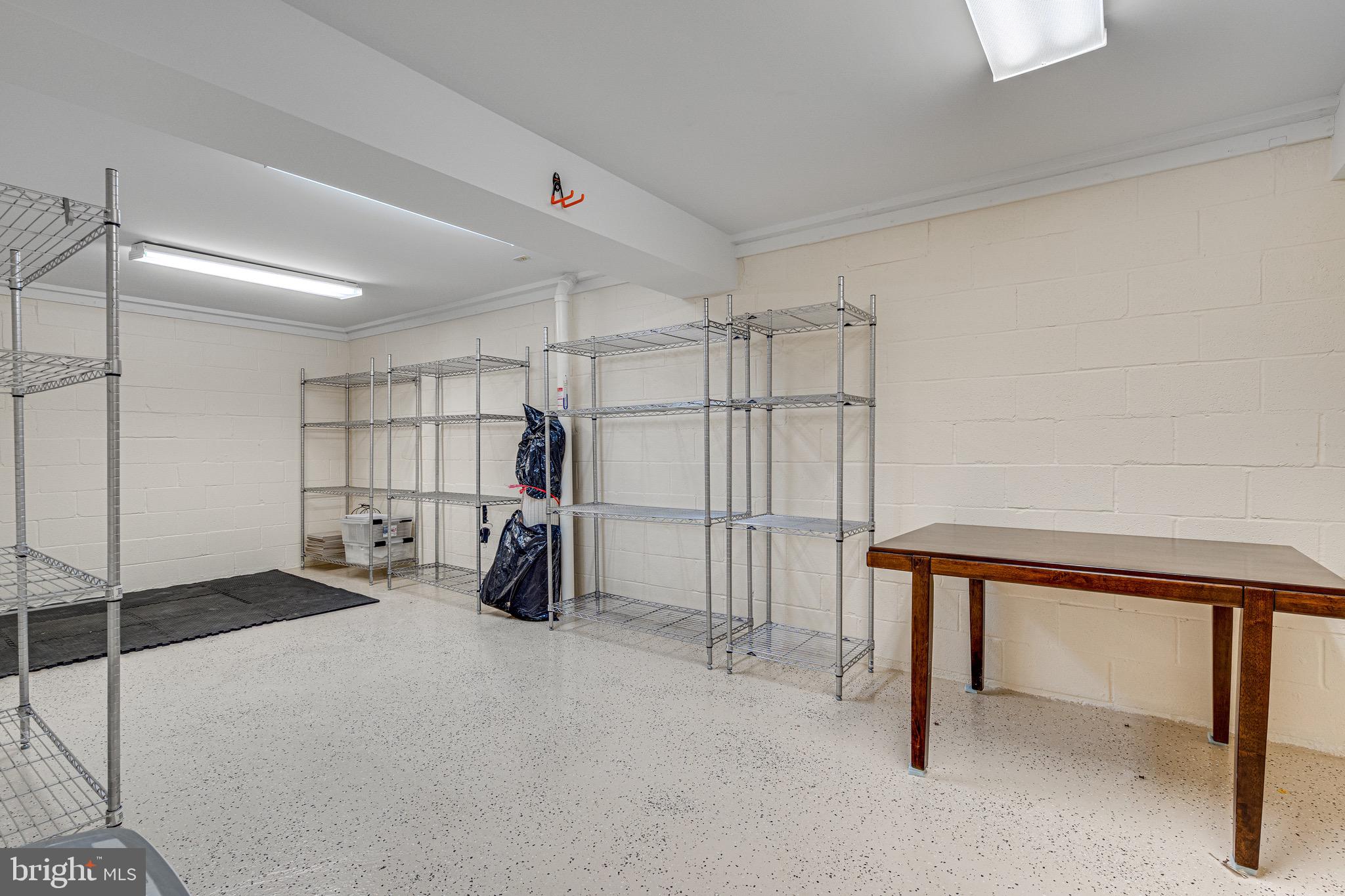 SHOUSE VILLAGE - Residential