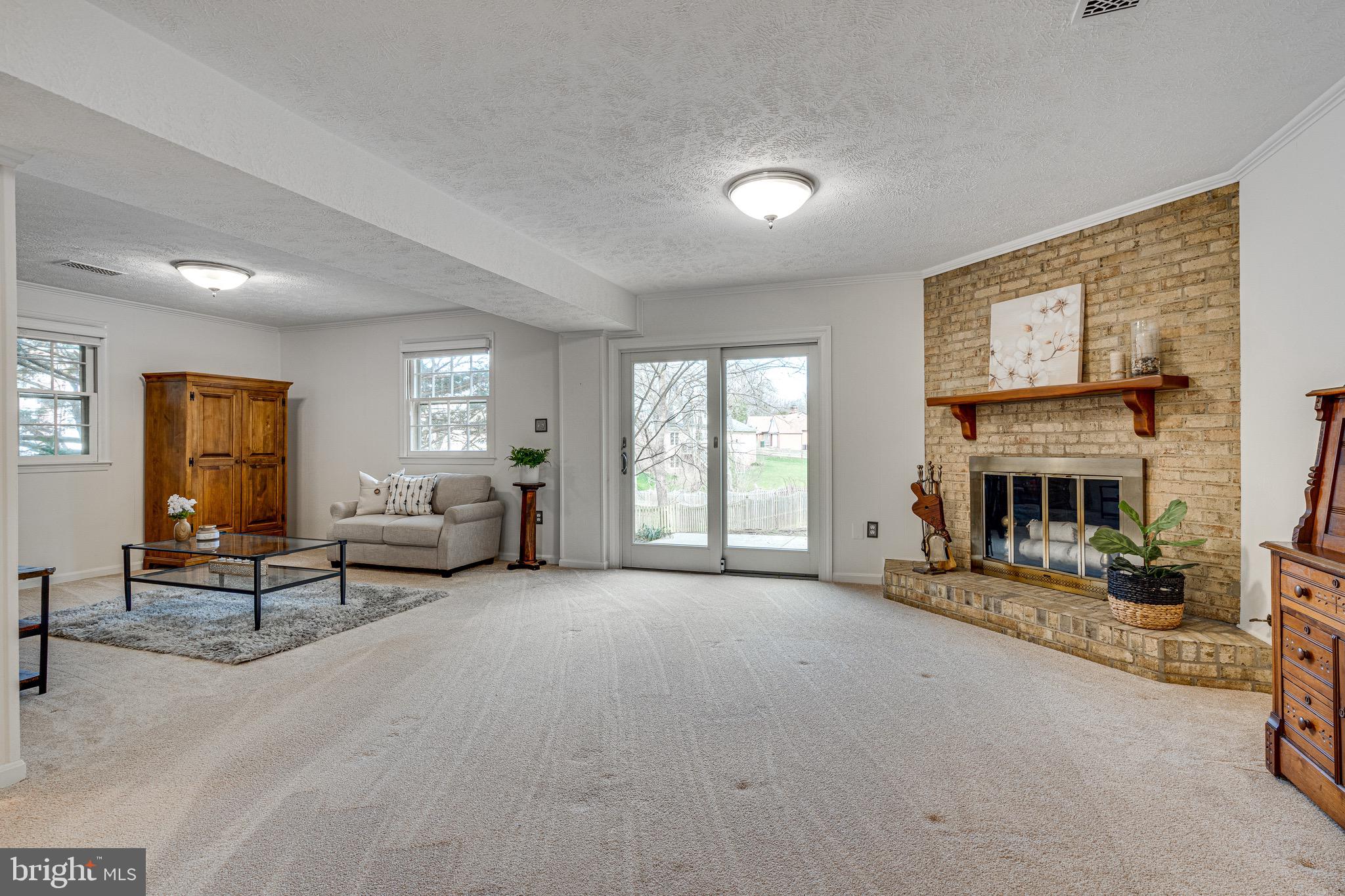 SHOUSE VILLAGE - Residential