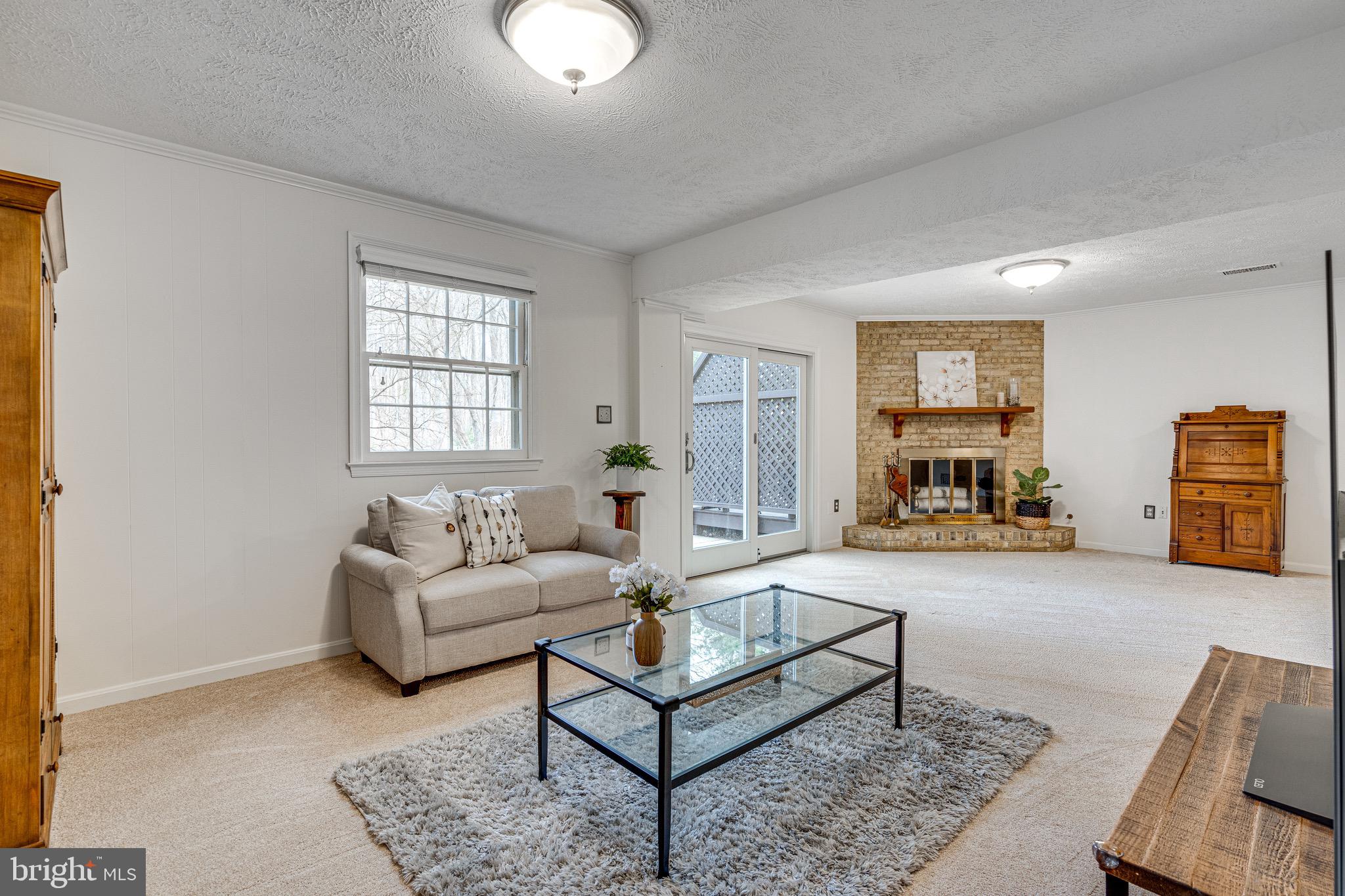 SHOUSE VILLAGE - Residential