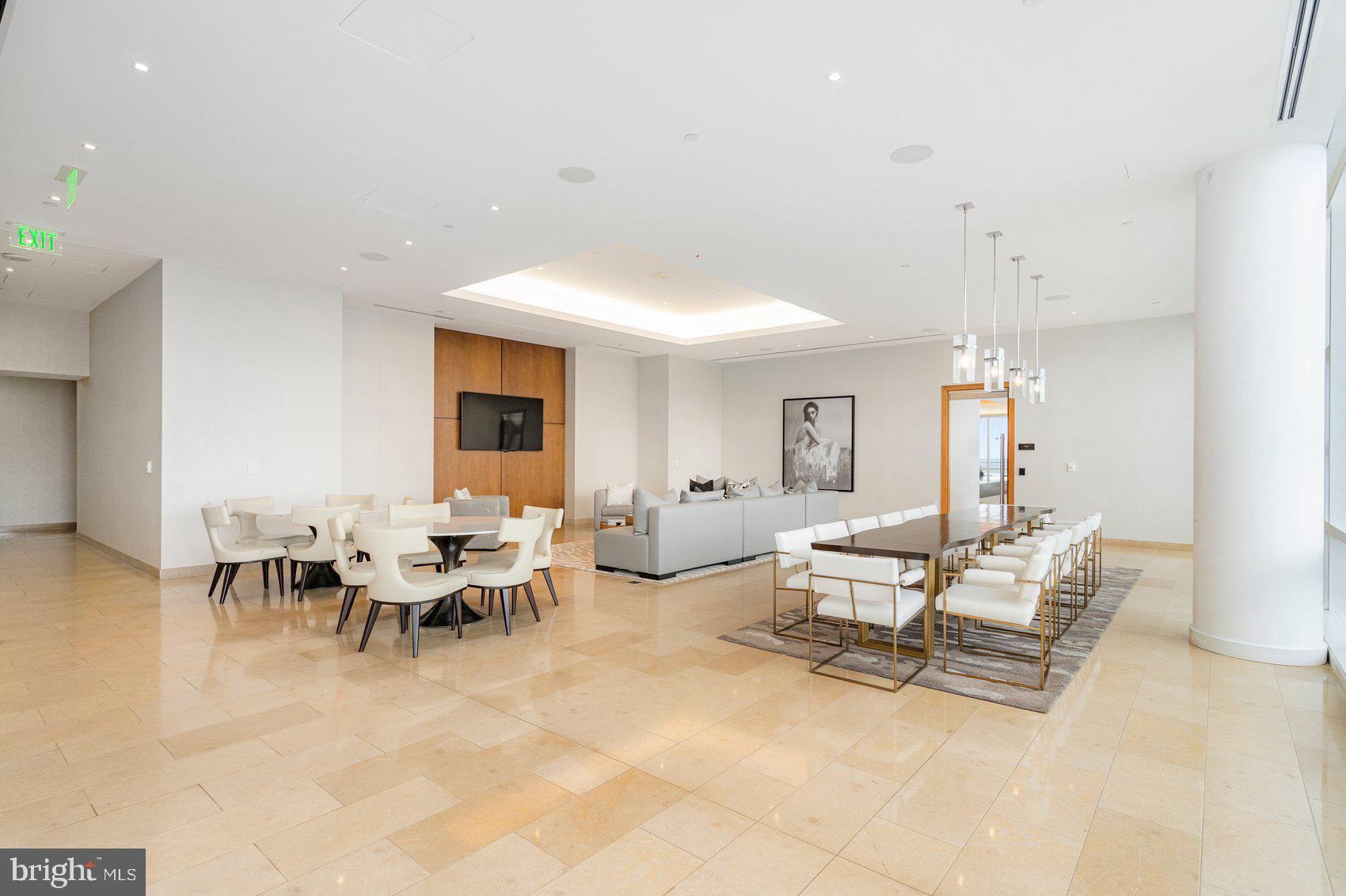 FOUR SEASONS PRIVATE RESIDENCES - Residential Lease