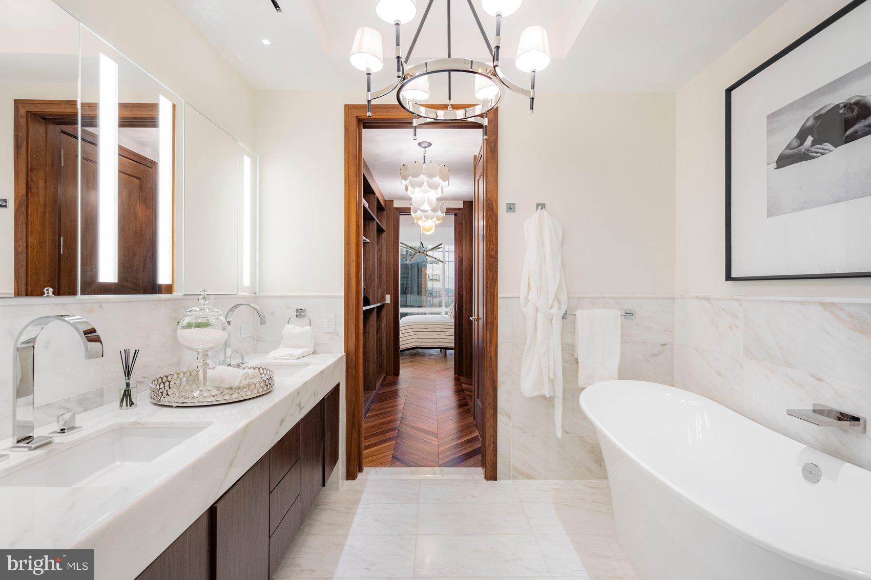 FOUR SEASONS PRIVATE RESIDENCES - Residential Lease