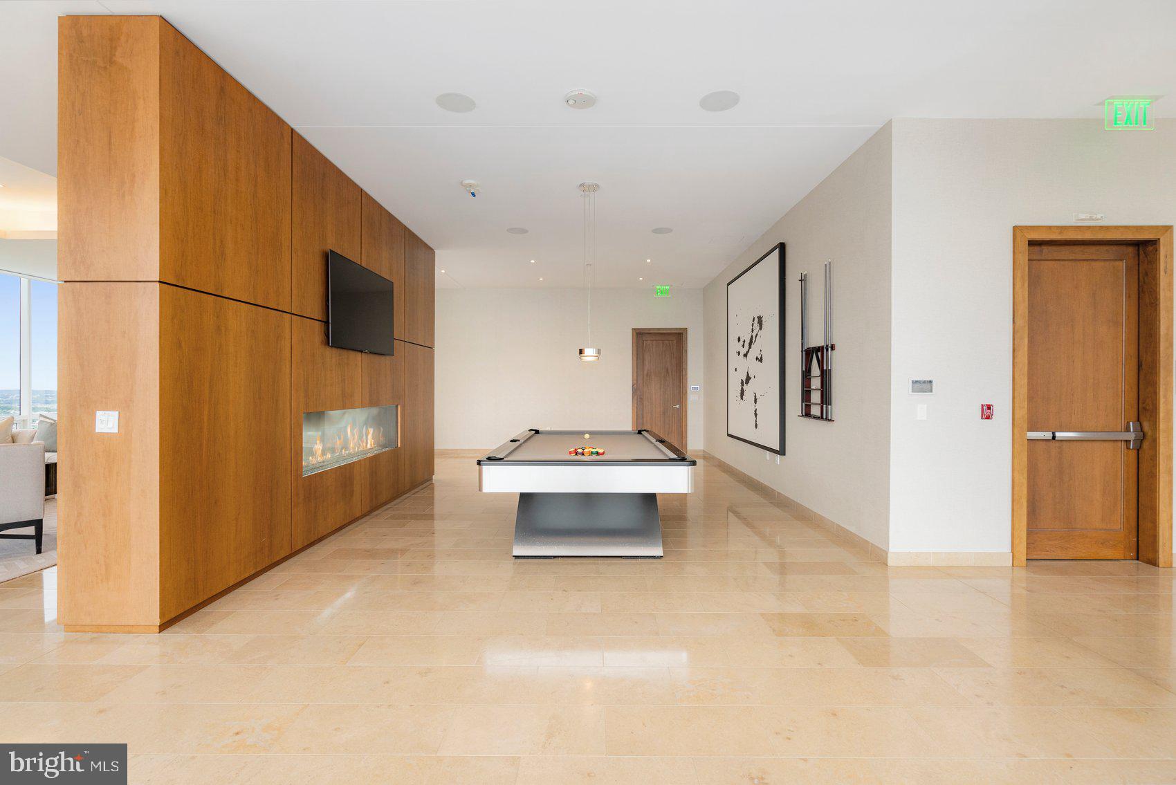 FOUR SEASONS PRIVATE RESIDENCES - Residential Lease
