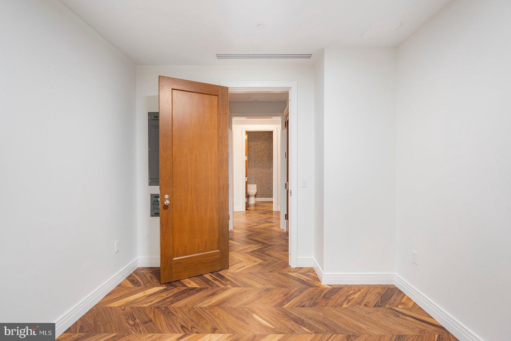 FOUR SEASONS PRIVATE RESIDENCES - Residential Lease