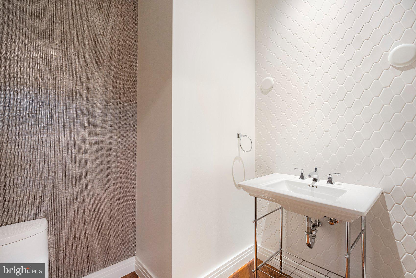 FOUR SEASONS PRIVATE RESIDENCES - Residential Lease