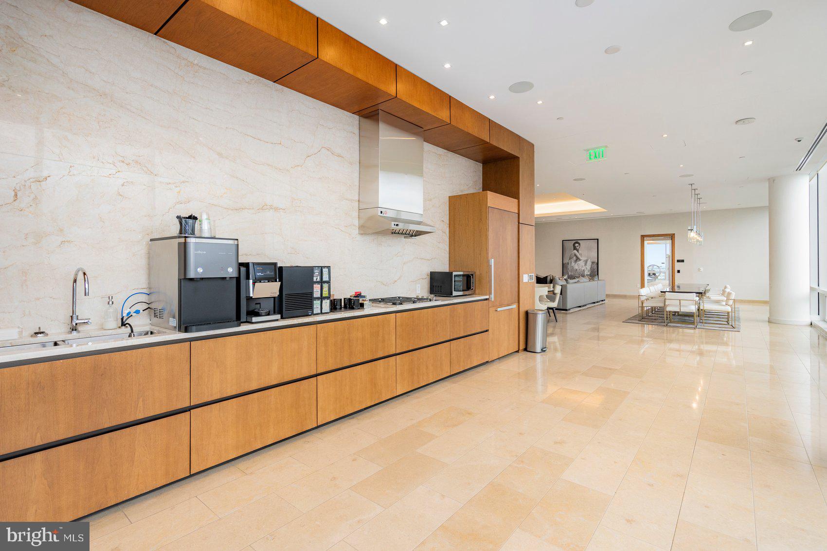 FOUR SEASONS PRIVATE RESIDENCES - Residential Lease
