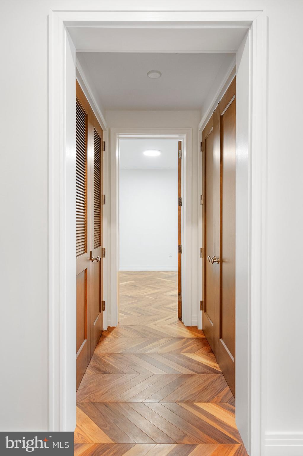 FOUR SEASONS PRIVATE RESIDENCES - Residential Lease
