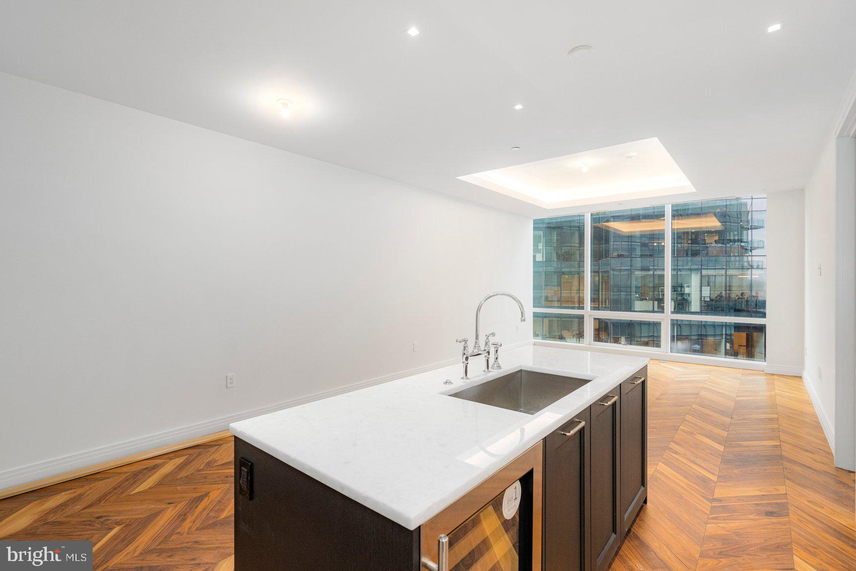 FOUR SEASONS PRIVATE RESIDENCES - Residential Lease