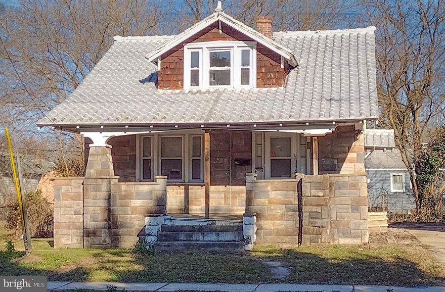 Online auction to be conducted on Auctioneers website! List Price is Opening Bid Only! Online Auction Only! Bidding begins Wednesday, January 24th, 2024 & ends Monday, January 29, 2024 @ 12:00PM. Welcome to Cambridge, Maryland "The Soul of the Shore". Located on the Choptank River, Cambridge is the Eastern Shore's fourth most populous city.  Enjoy year round events such as The Flower Fair, Powerboat Regatta, The Taste of Cambridge, Heritage Skipjack Race and The Santa Swim. Shop at the Farmer's Market or many of the local shops Downtown.  Watch the boats go by from the Cambridge Municipal Yacht Basin or enjoy fine dining.  Property is located just a few blocks to Downtown Cambridge. The neighborhood has had significant investment in the last year which includes approximately 10 new construction homes and new food anchored retail.  Many homes have been rehabbed recently as well. 
First floor has a living room, dining room and kitchen.  Upper level has 2 bedrooms, a den and a full bath. 
There is a porch on the front of the property, there is also a driveway for off street parking.