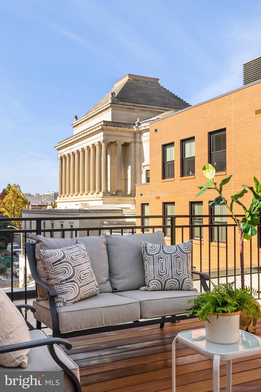 LOGAN CIRCLE - Residential