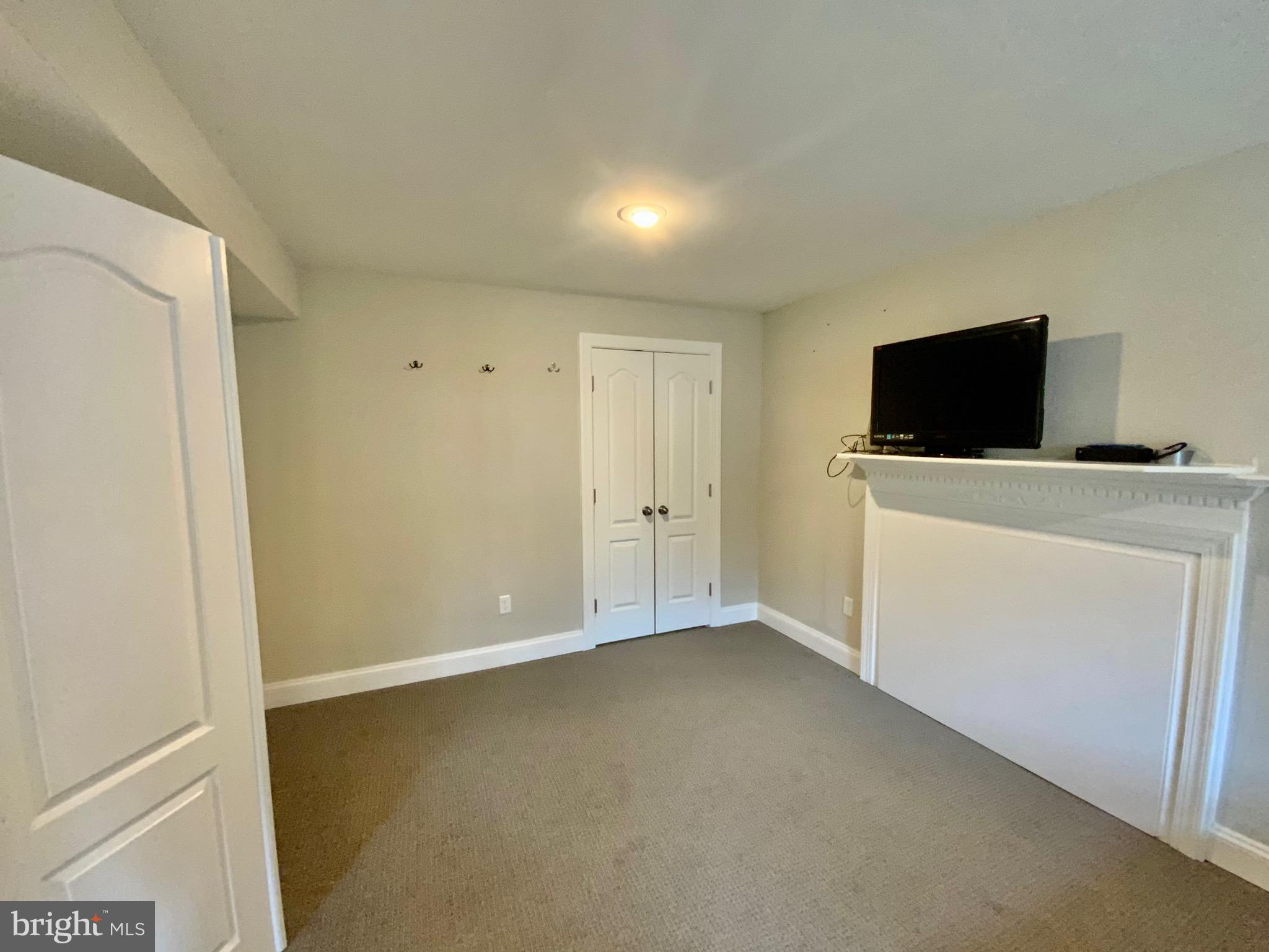 FORESTVILLE CENTER - Residential