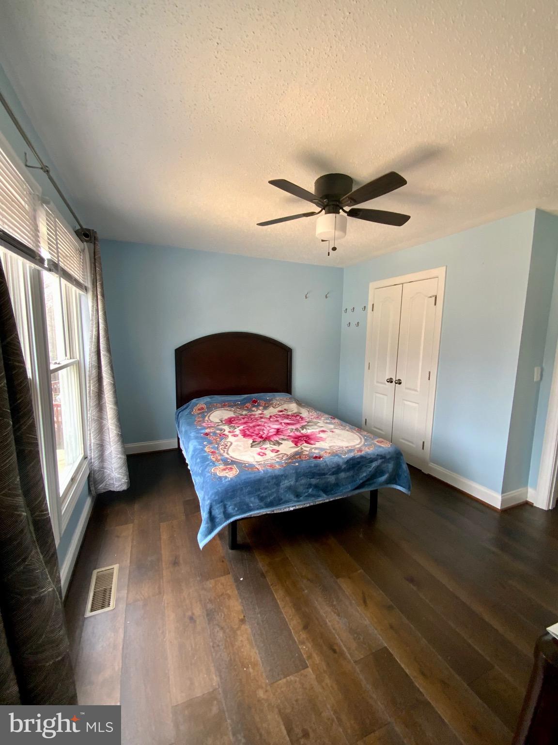 FORESTVILLE CENTER - Residential