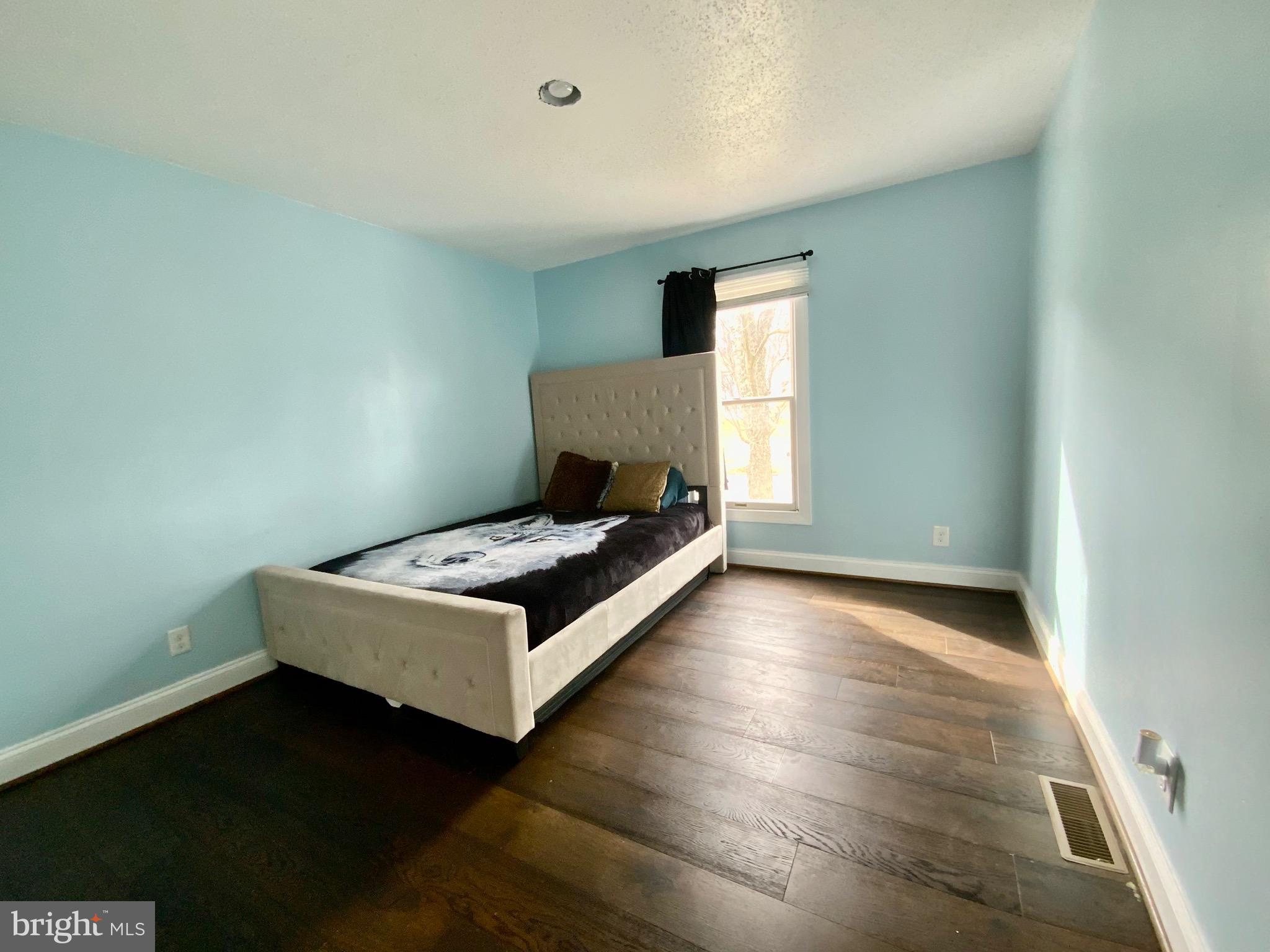 FORESTVILLE CENTER - Residential