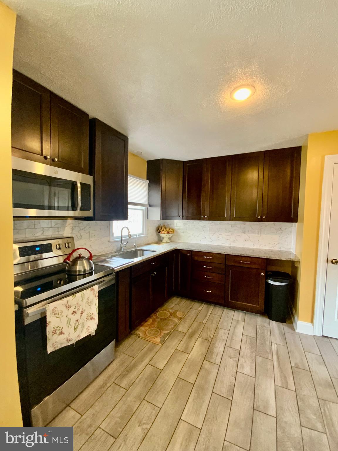 FORESTVILLE CENTER - Residential