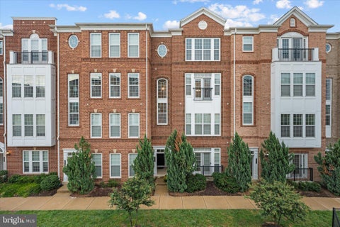 Photo of 20643 Sibbald Square, ASHBURN, VA 20147 (MLS # VALO2136852)