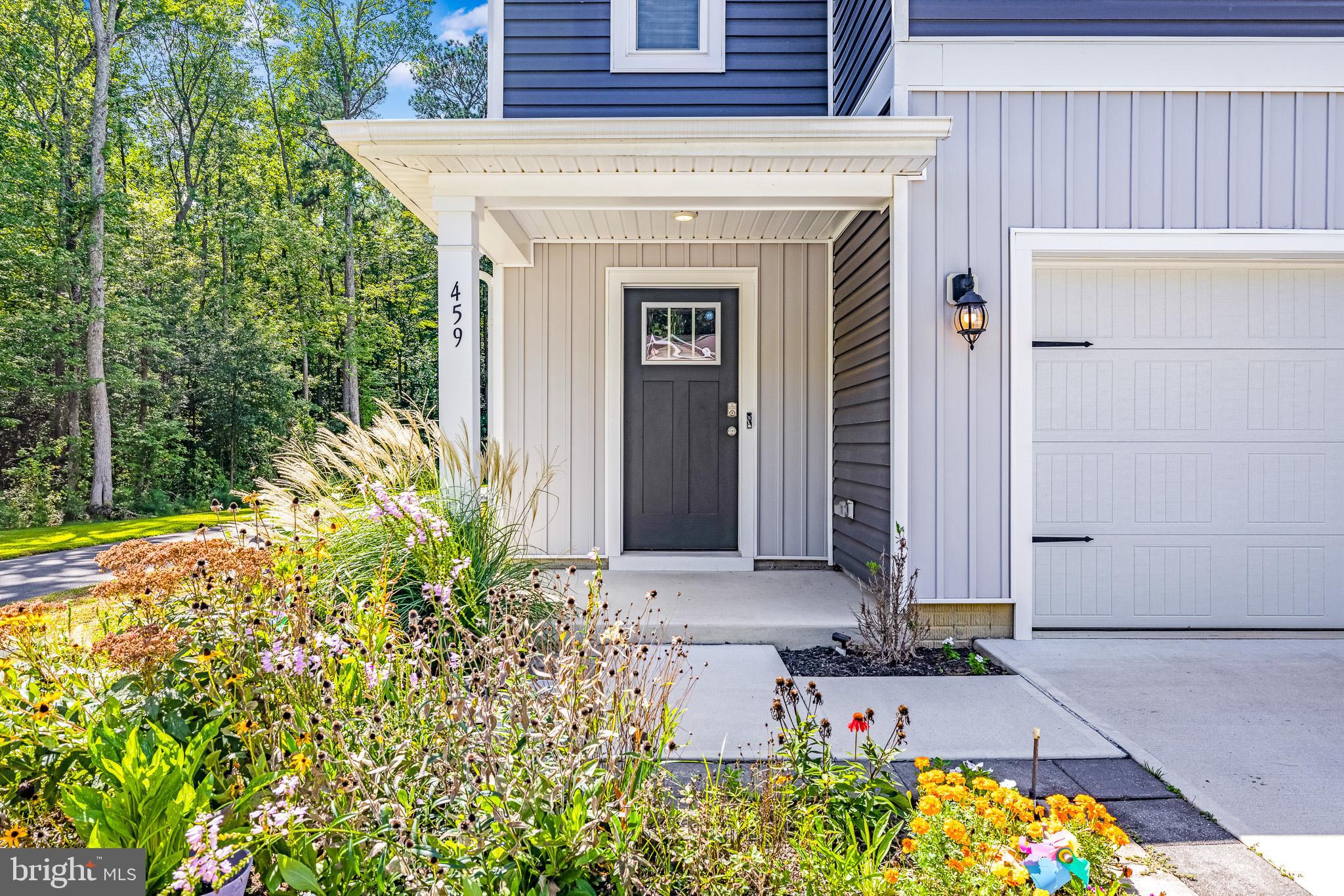 459 CURRANT CIRCLE