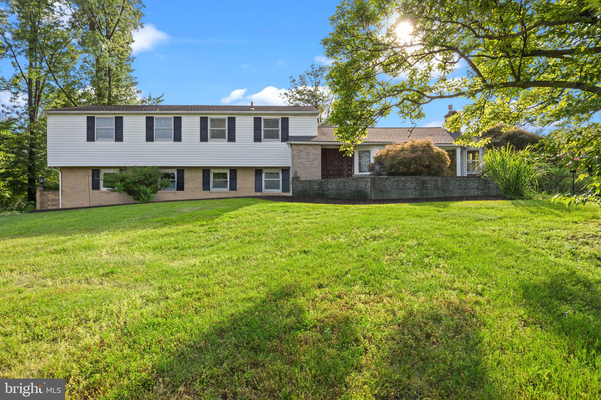 1452 W LAMPLIGHTER LANE