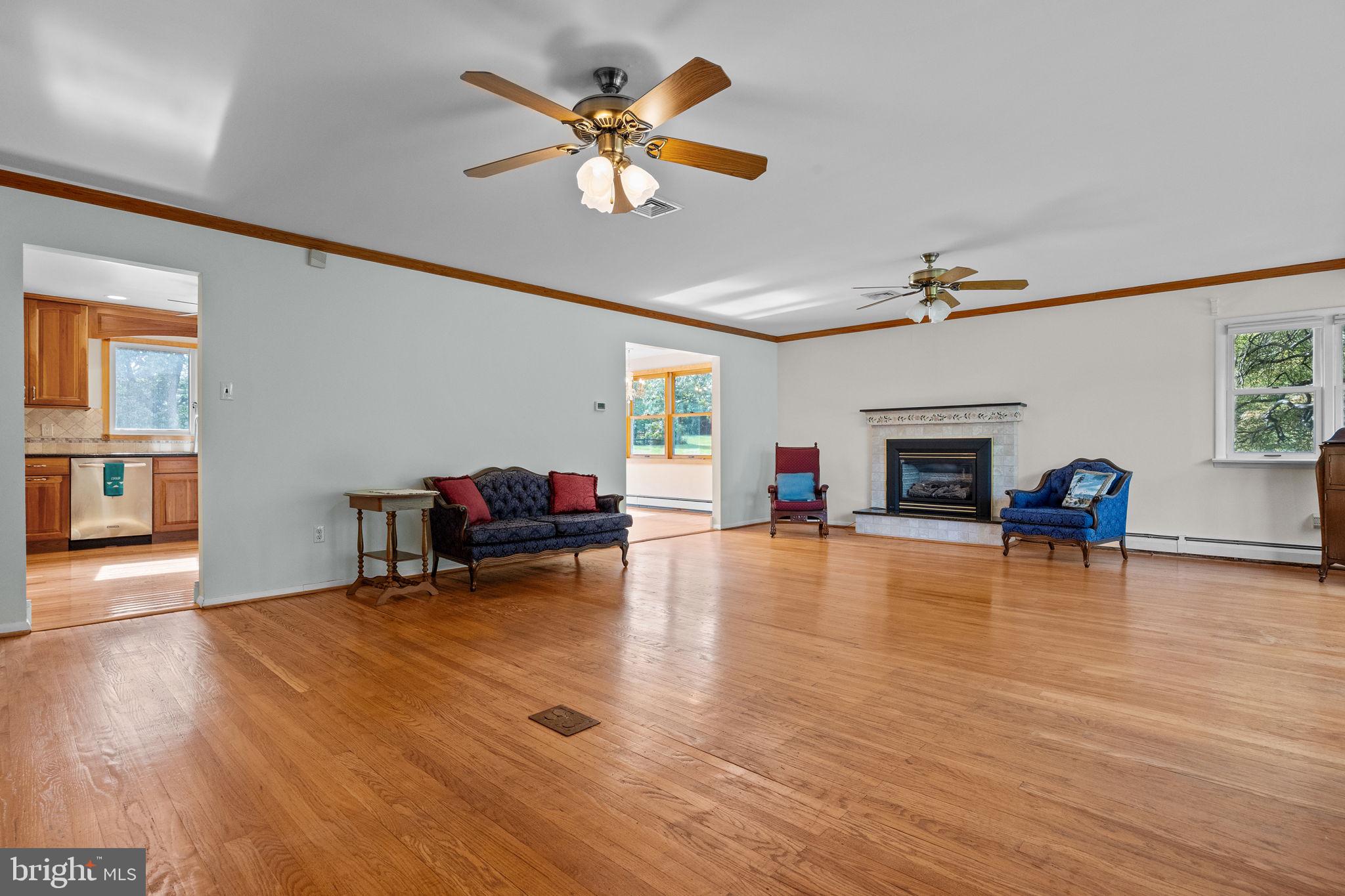 1452 W LAMPLIGHTER LANE