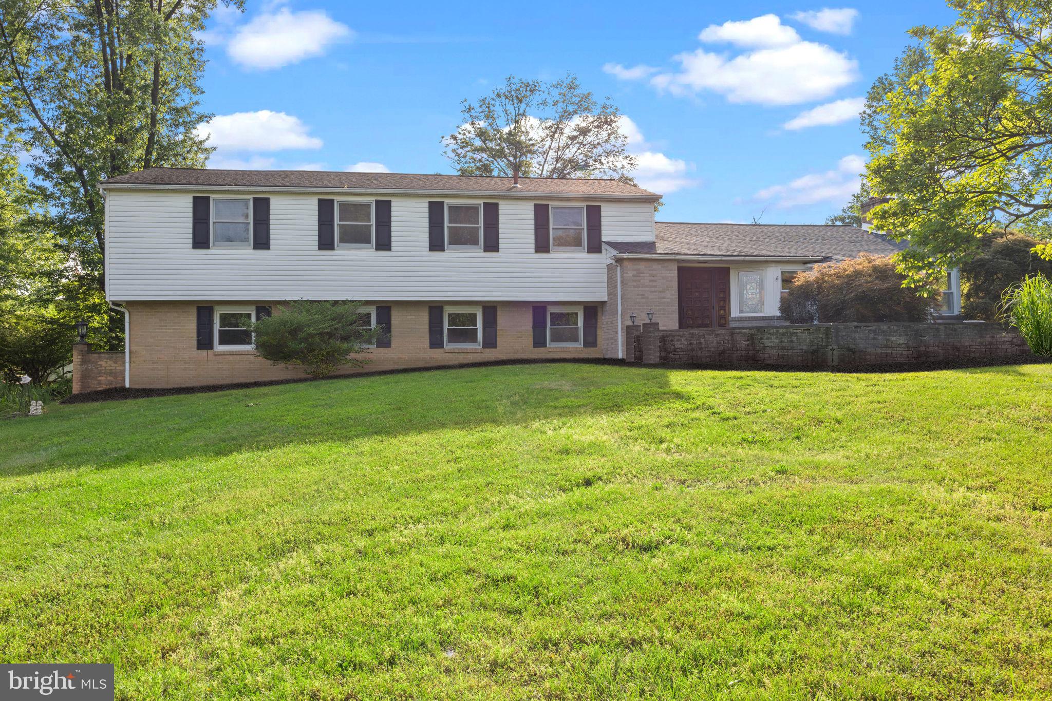 1452 W LAMPLIGHTER LANE