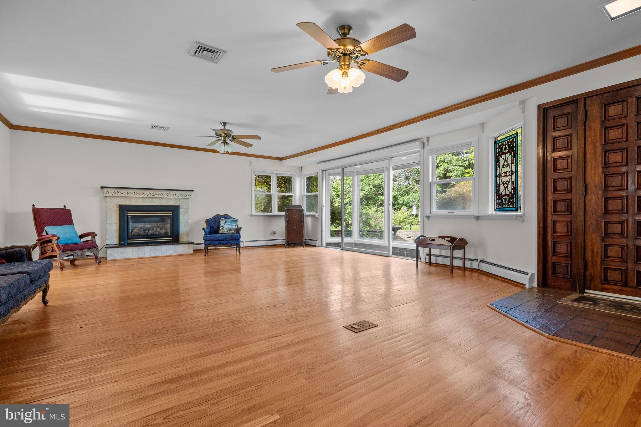 1452 W LAMPLIGHTER LANE