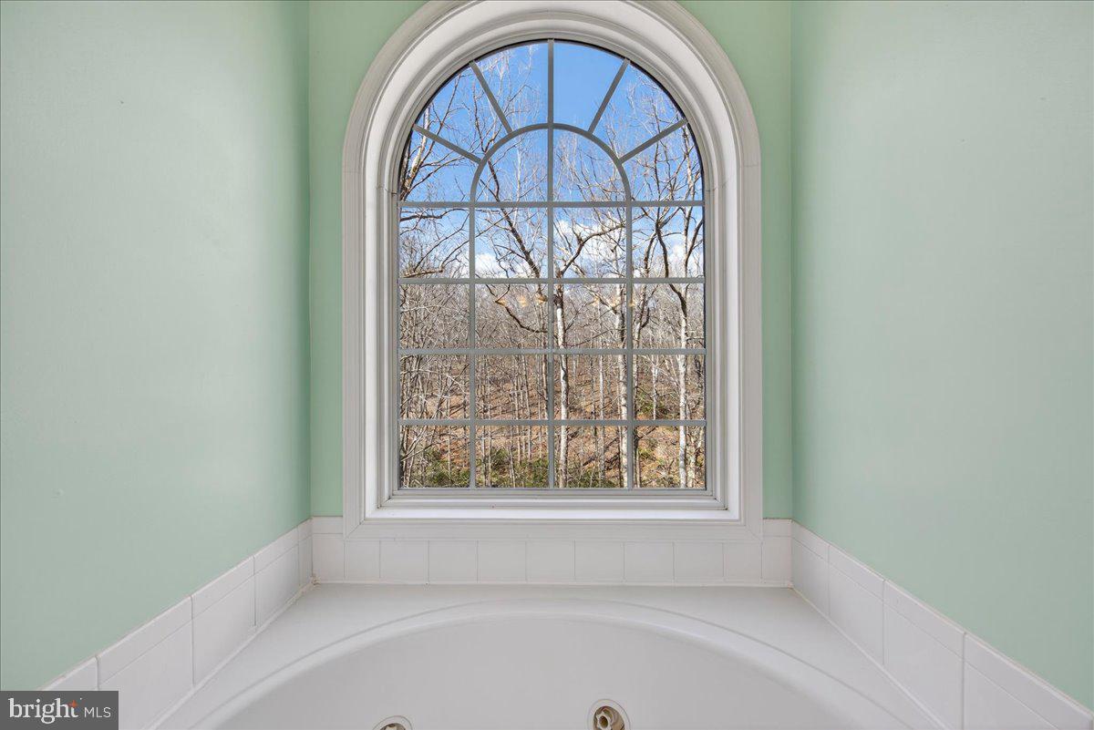 LAKE MONTICELLO - Residential