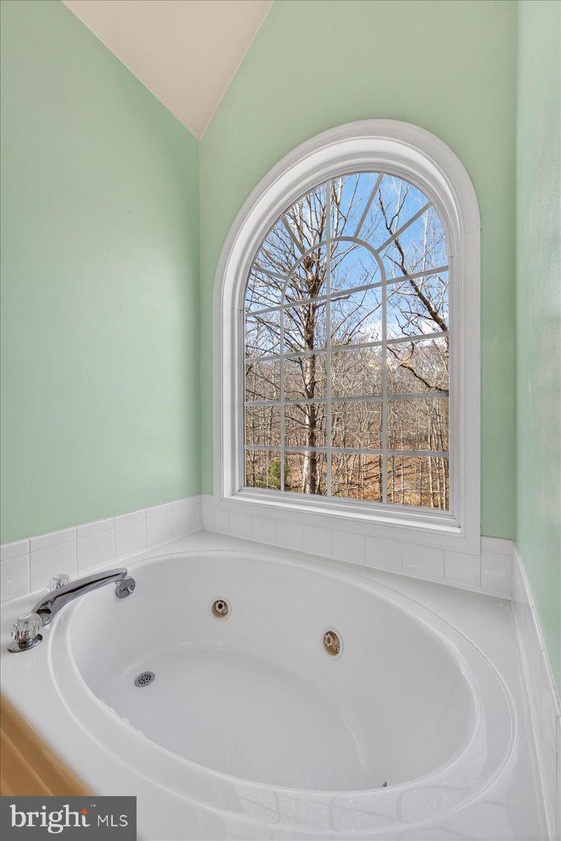 LAKE MONTICELLO - Residential