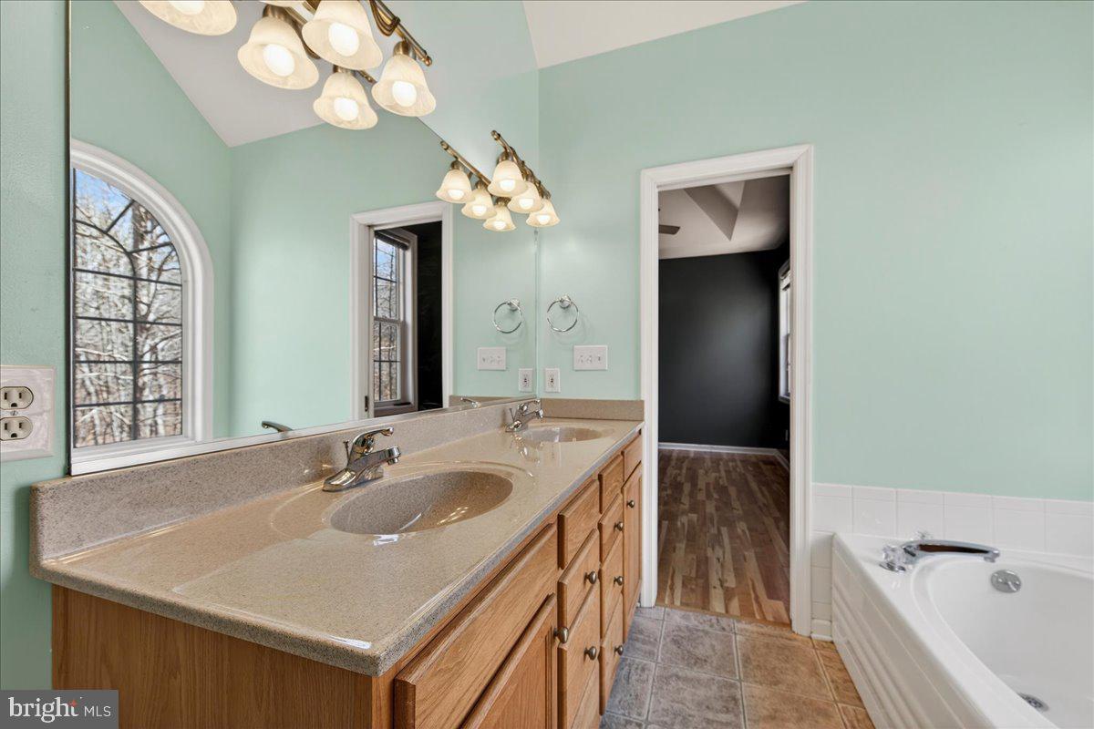 LAKE MONTICELLO - Residential