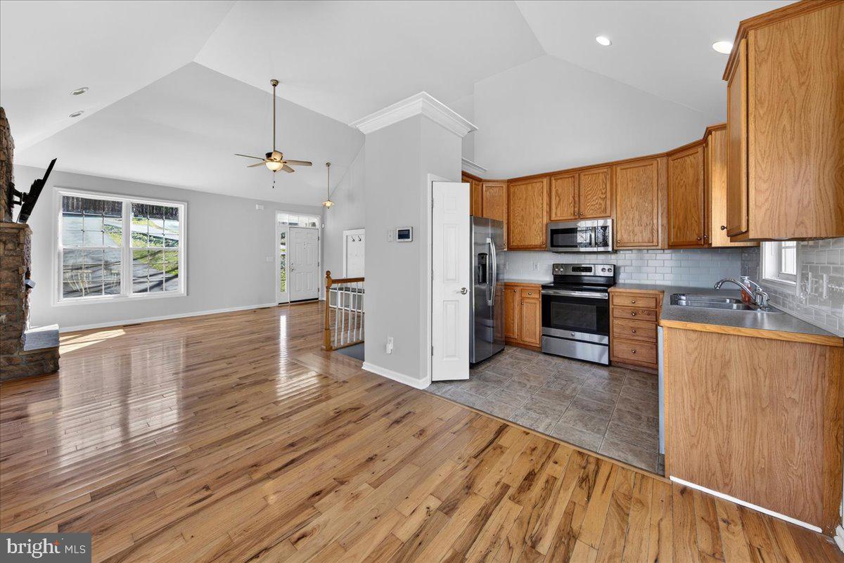 LAKE MONTICELLO - Residential